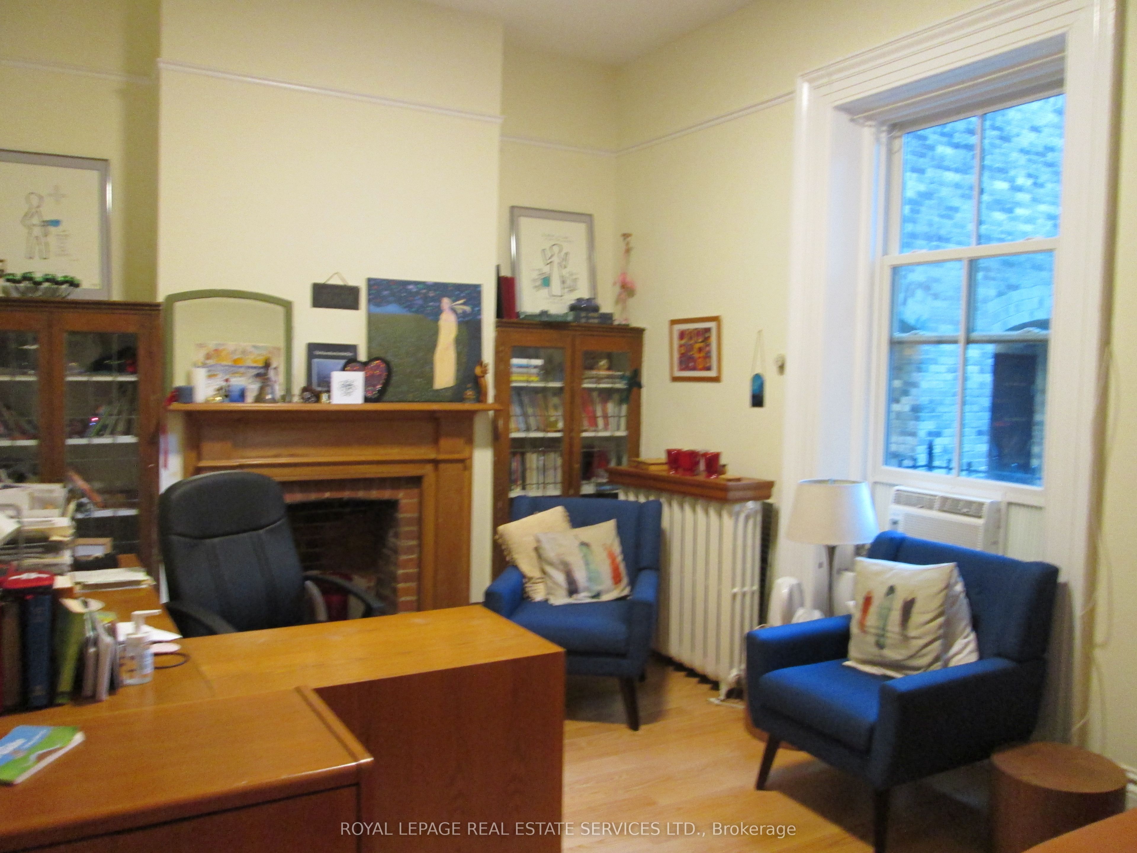 10 Trinity Square Property Photo 3