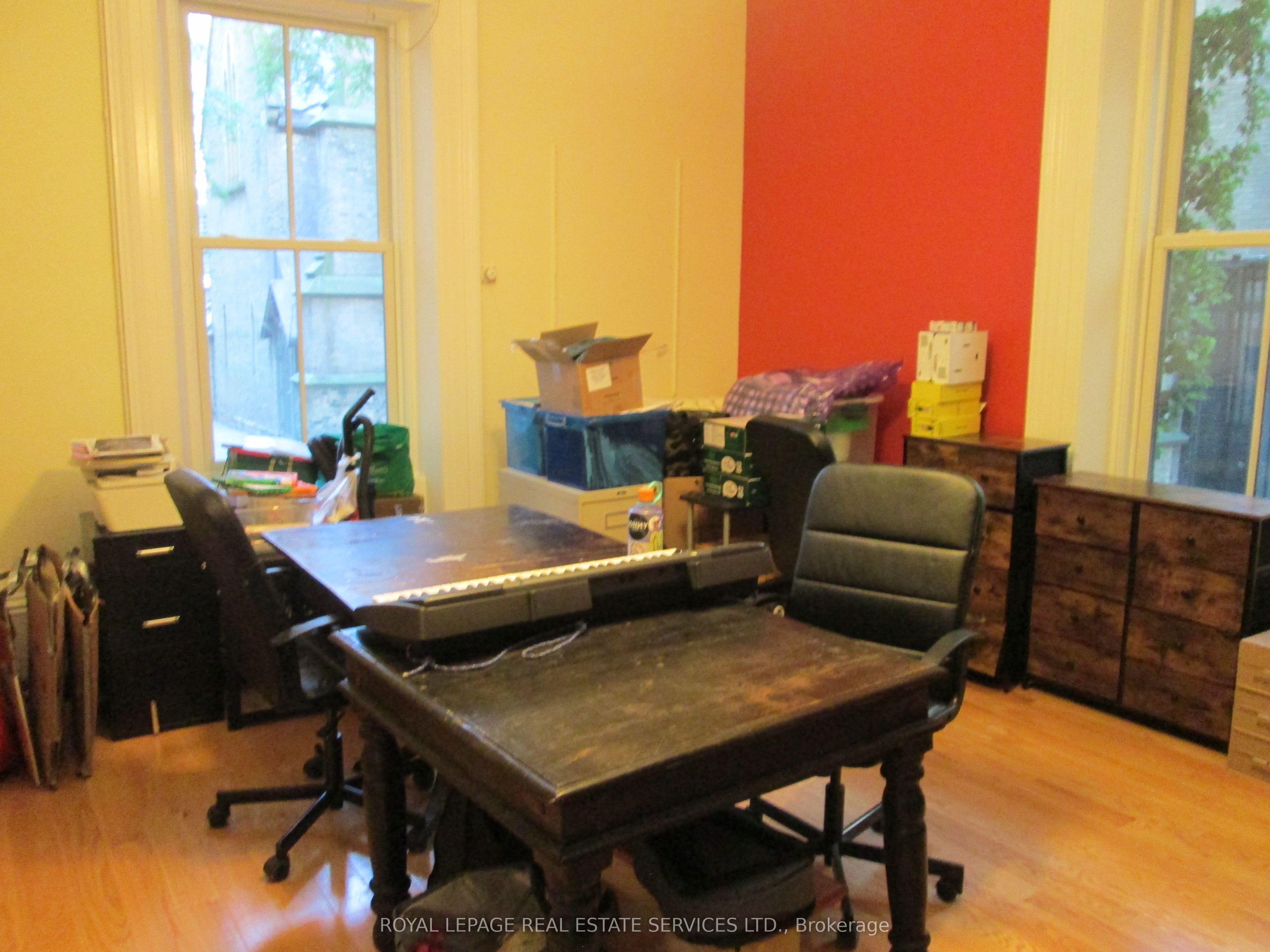 10 Trinity Square Property Photo 4