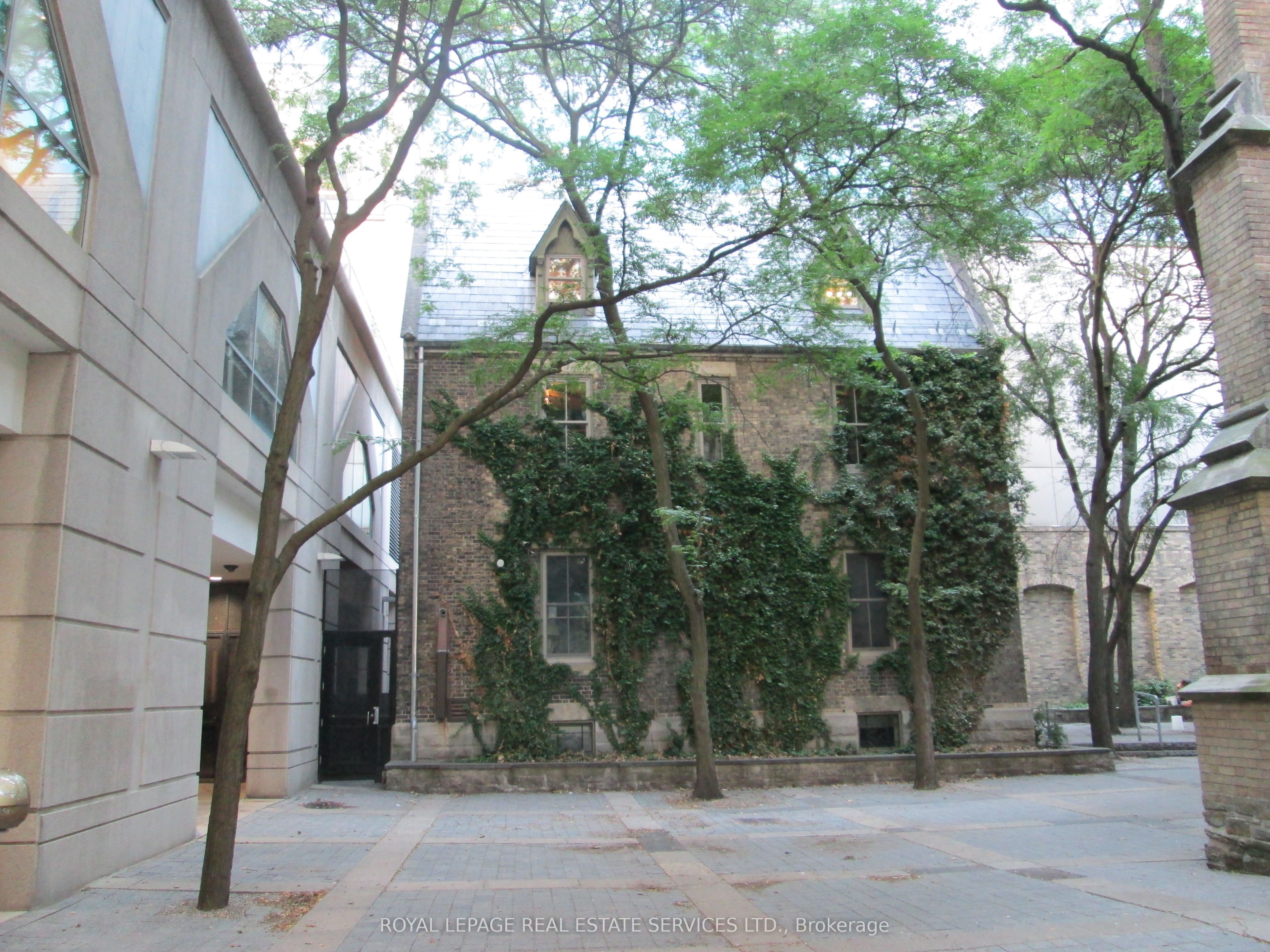 10 Trinity Square Property Photo 24