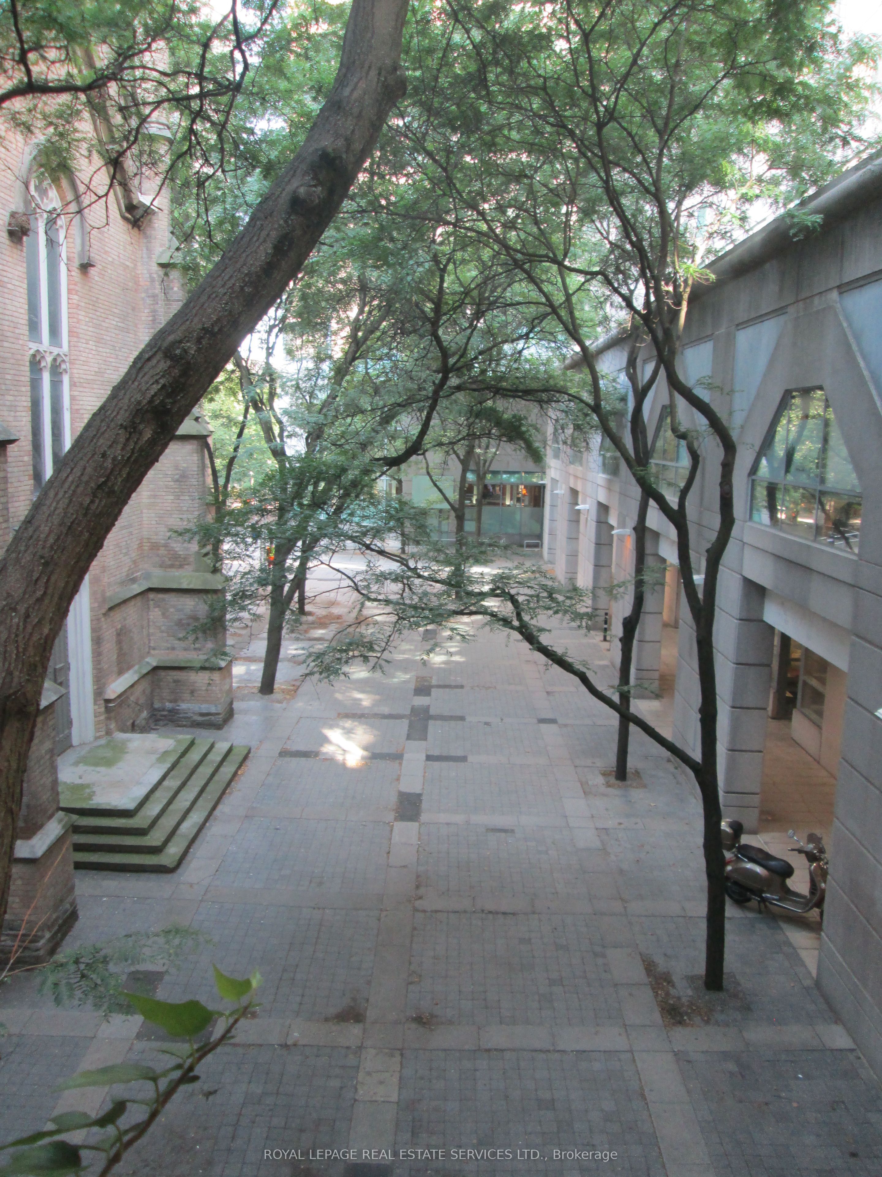 10 Trinity Square Property Photo 26