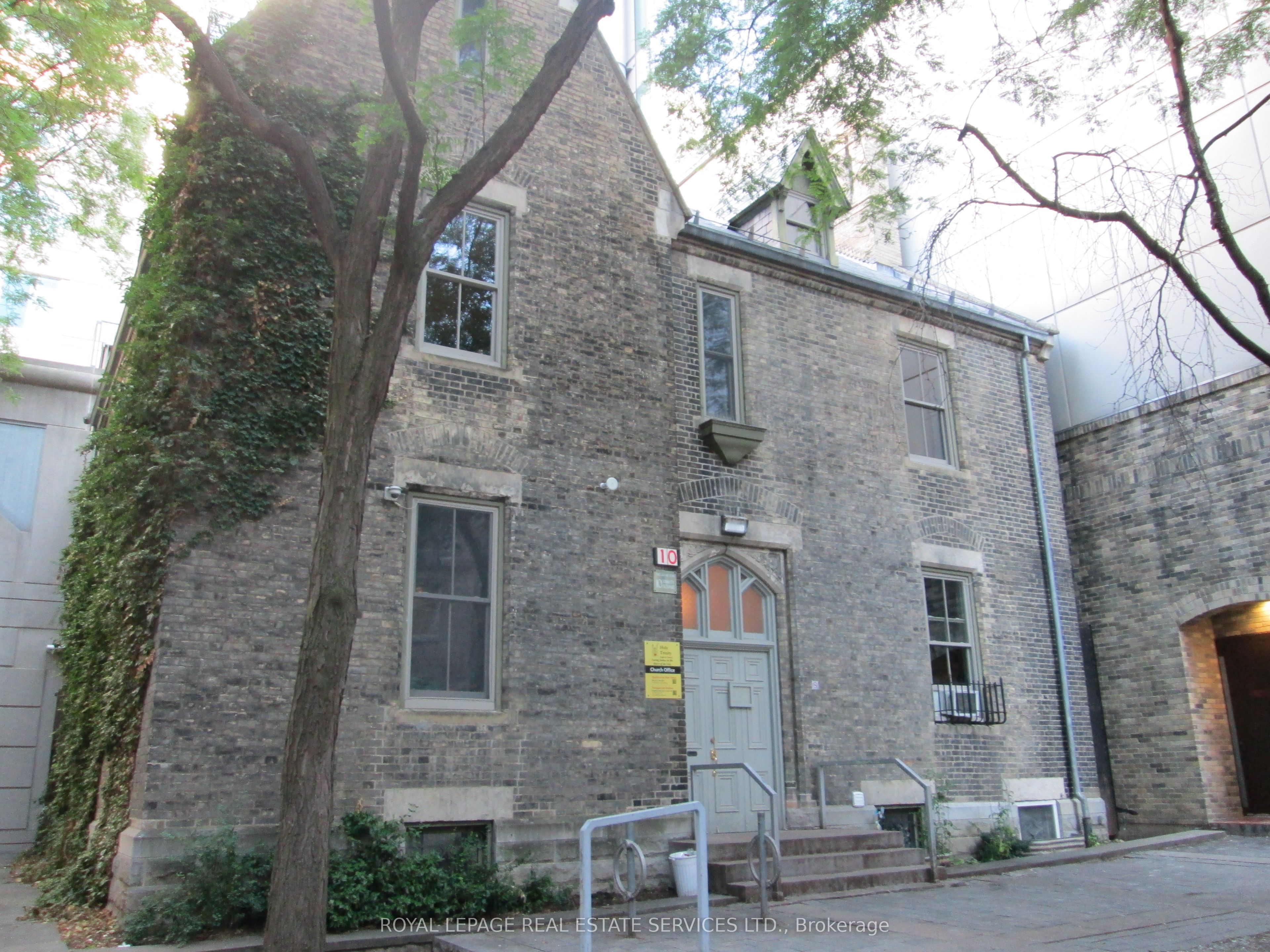 10 Trinity Square Property Photo 27