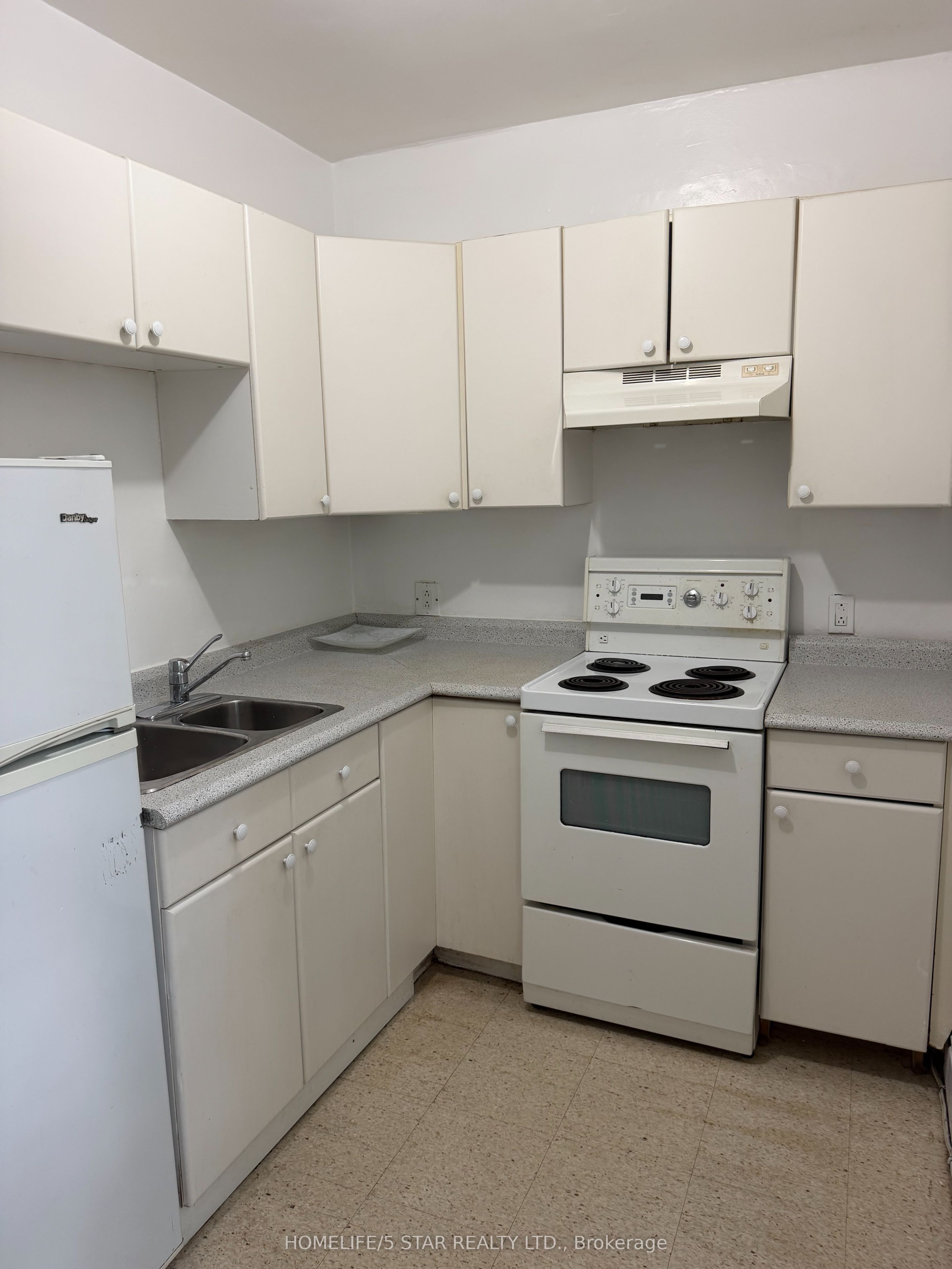 743 Euclid Avenue Apt 2 Property Photo 3