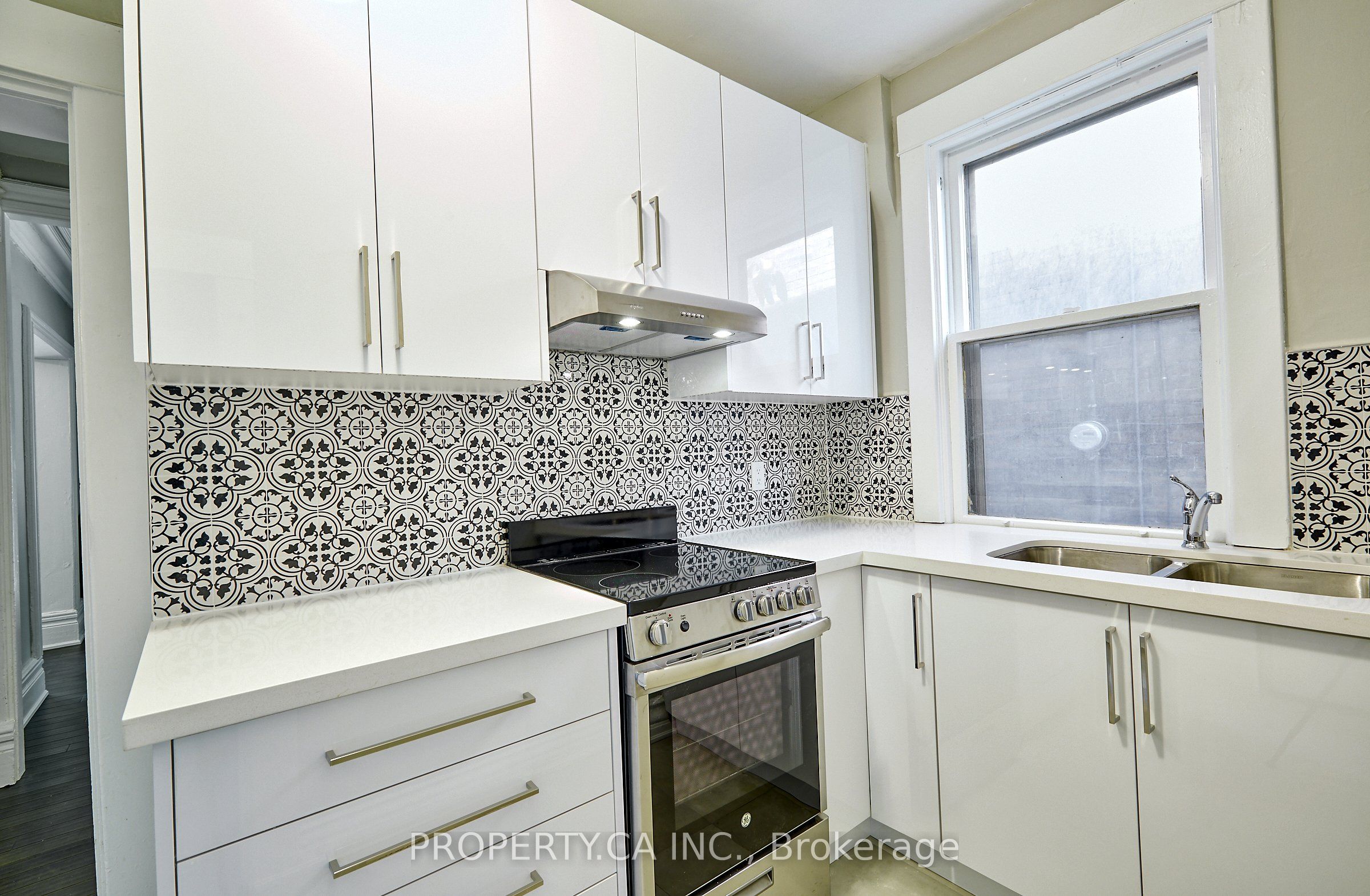 345 Gladstone Avenue Property Photo 12