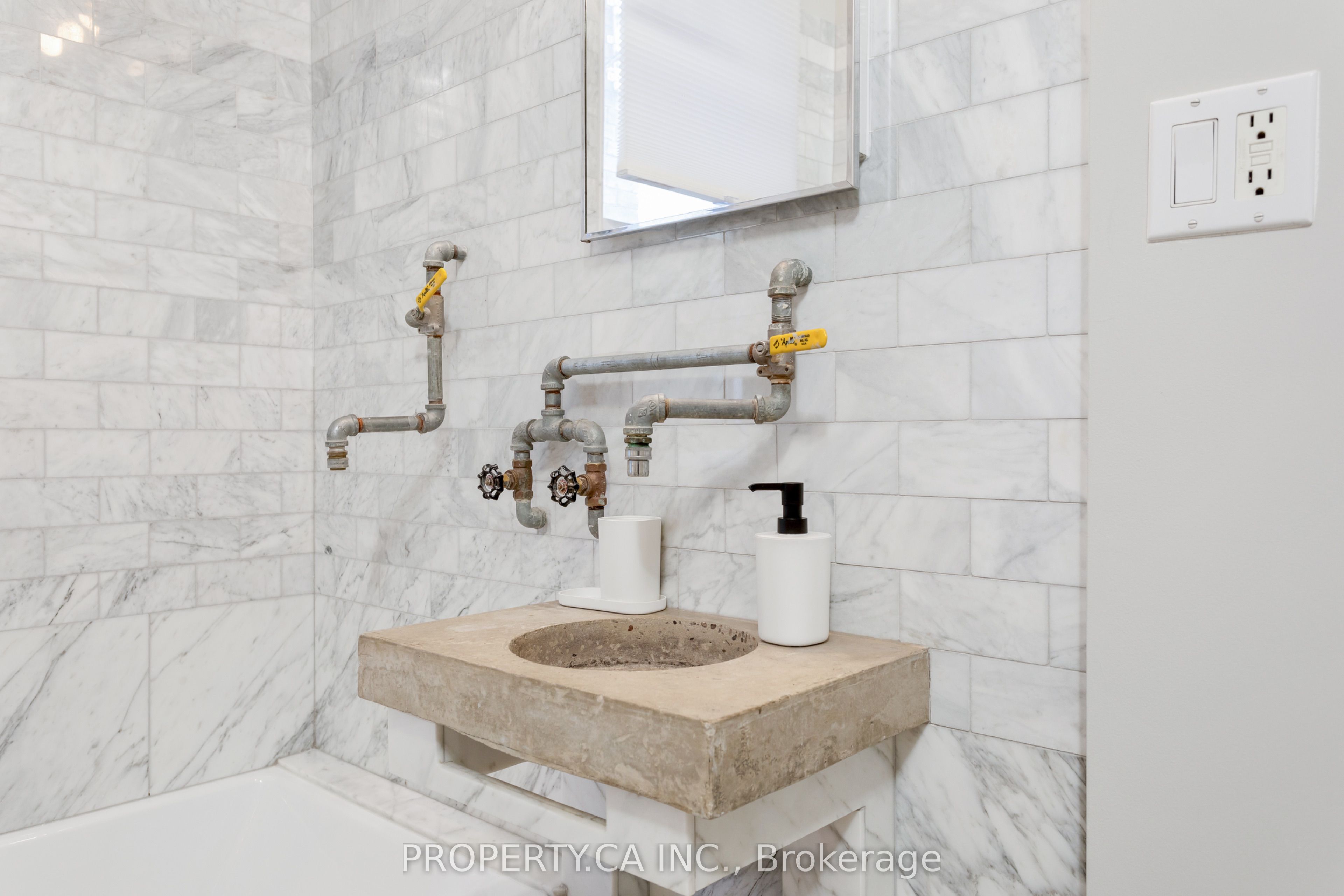 345 Gladstone Avenue Property Photo 41