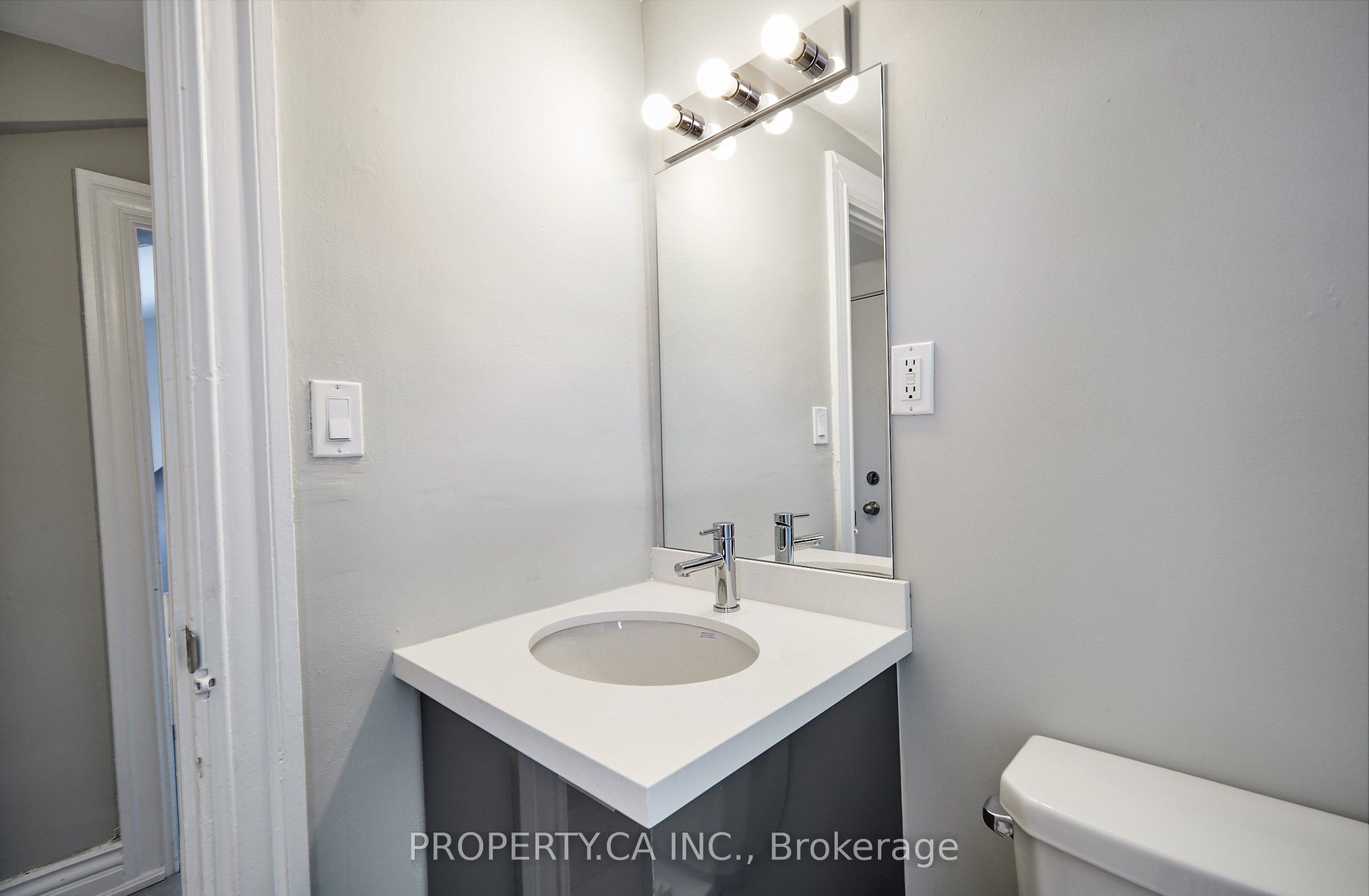 345 Gladstone Avenue Property Photo 49