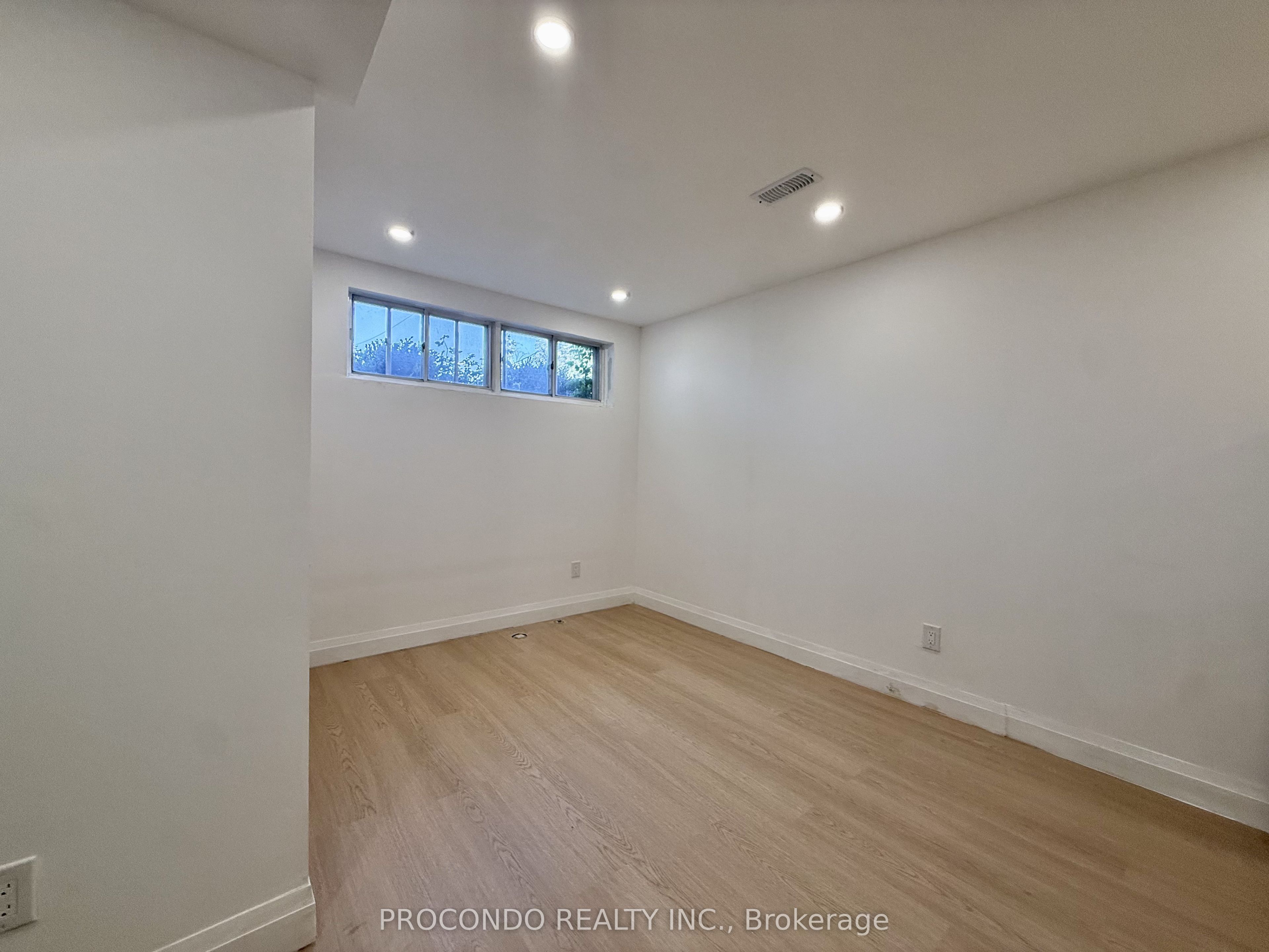 18 Patrick Boulevard Property Photo 5