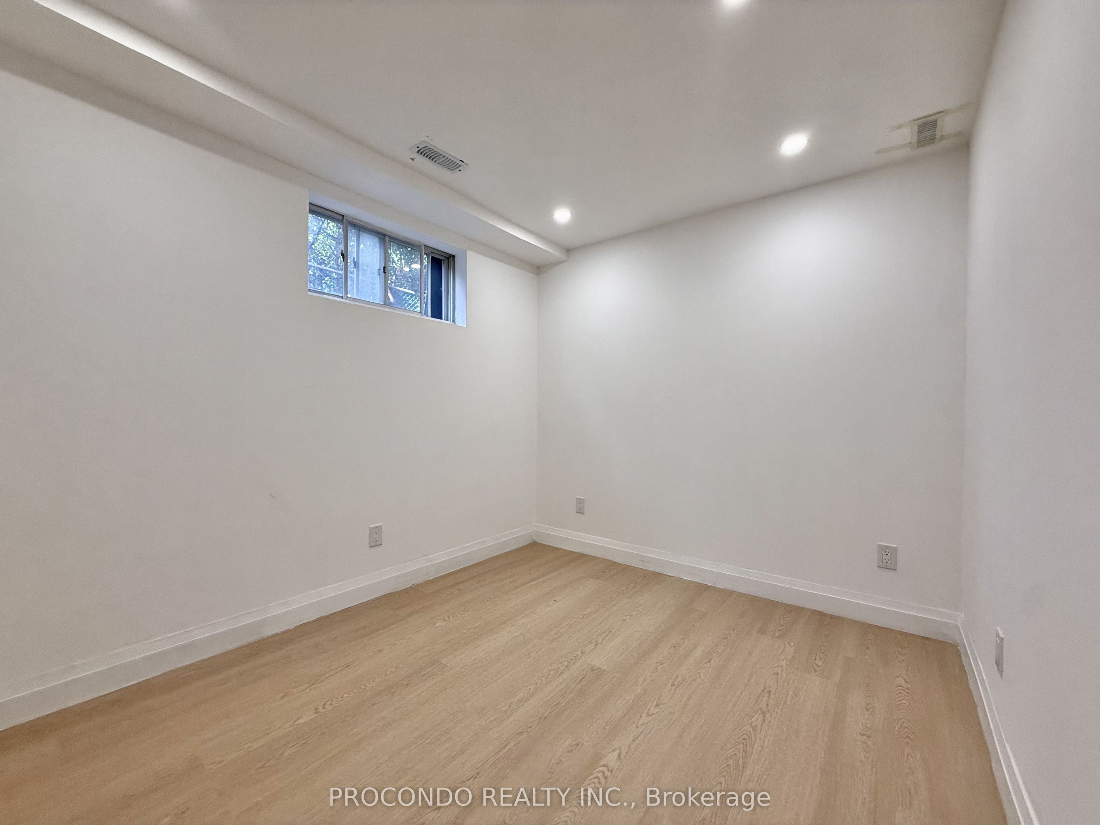 18 Patrick Boulevard Property Photo 6