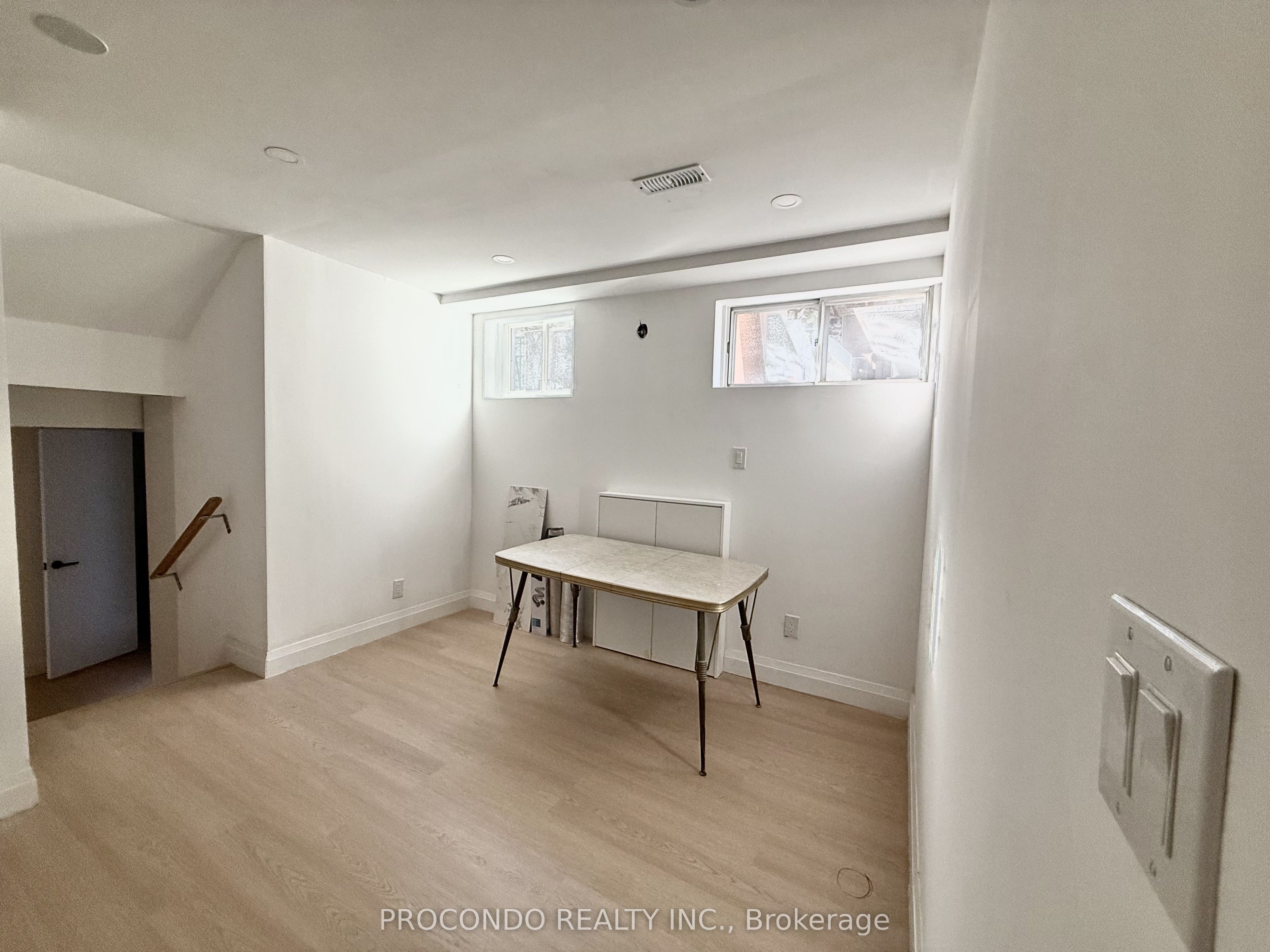 18 Patrick Boulevard Property Photo 8