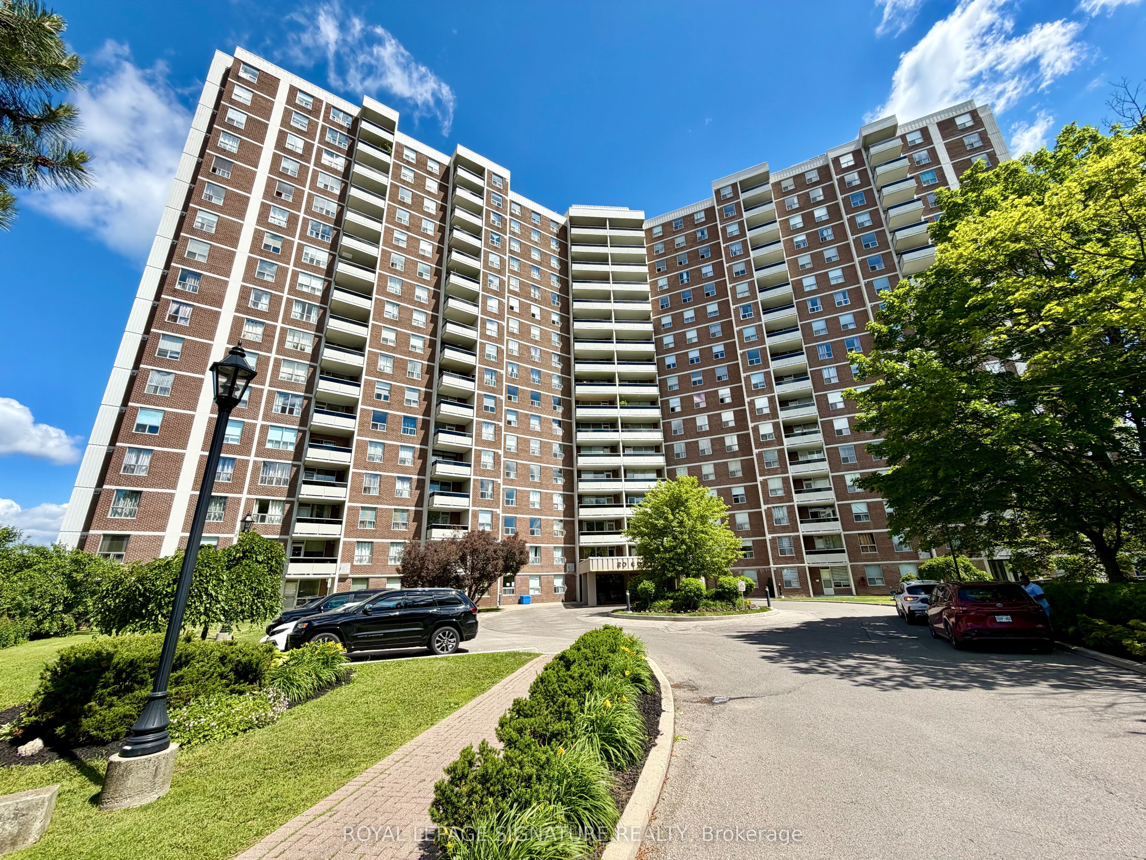 20 Edgecliff Golfway 409 Property Photo 1