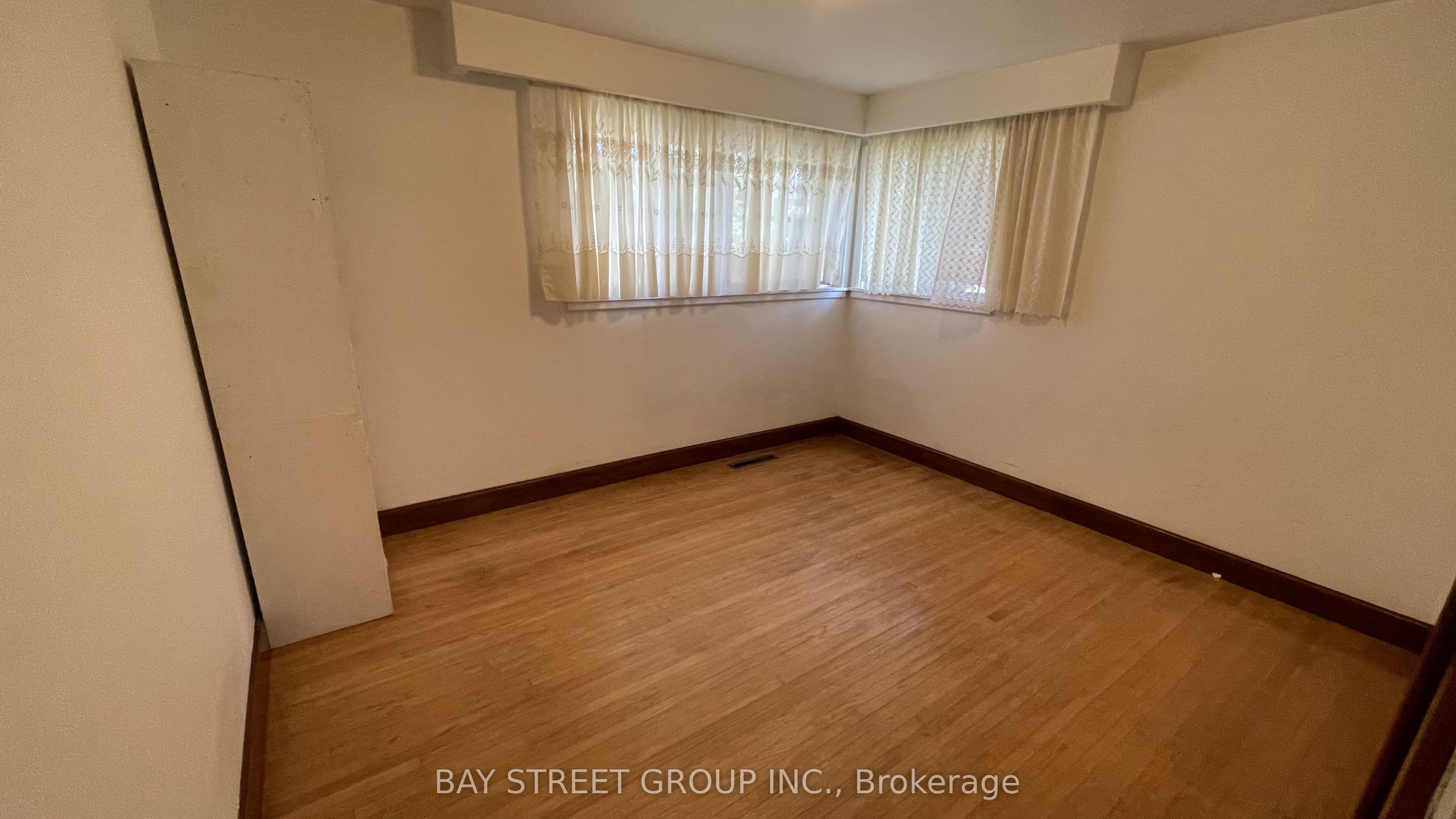 260 Moore Park Avenue Property Photo 8