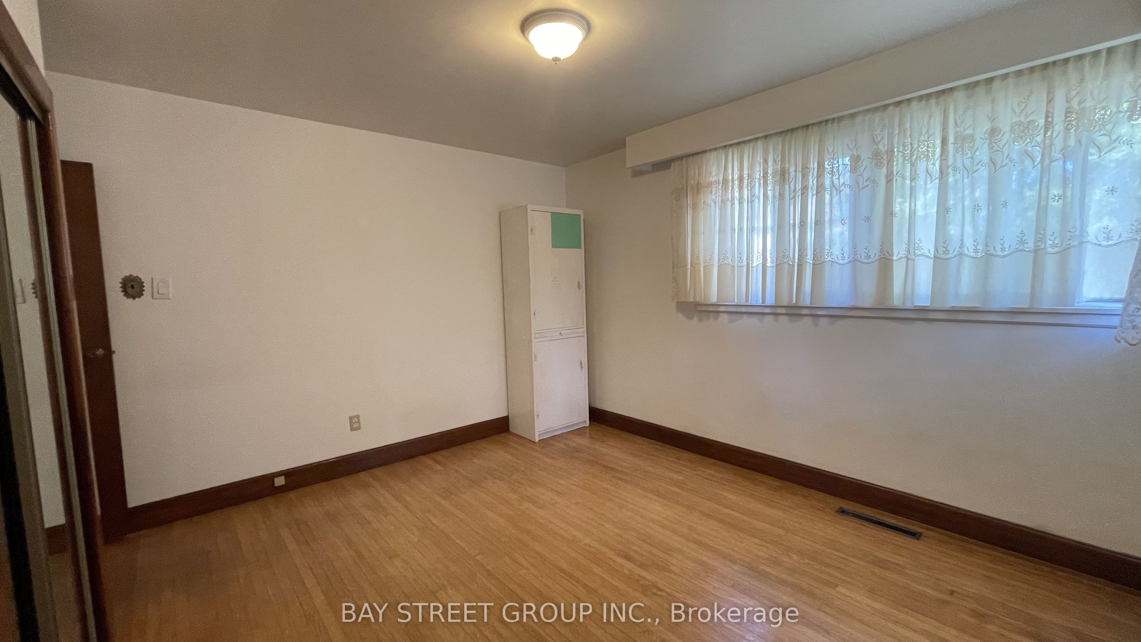 260 Moore Park Avenue Property Photo 9