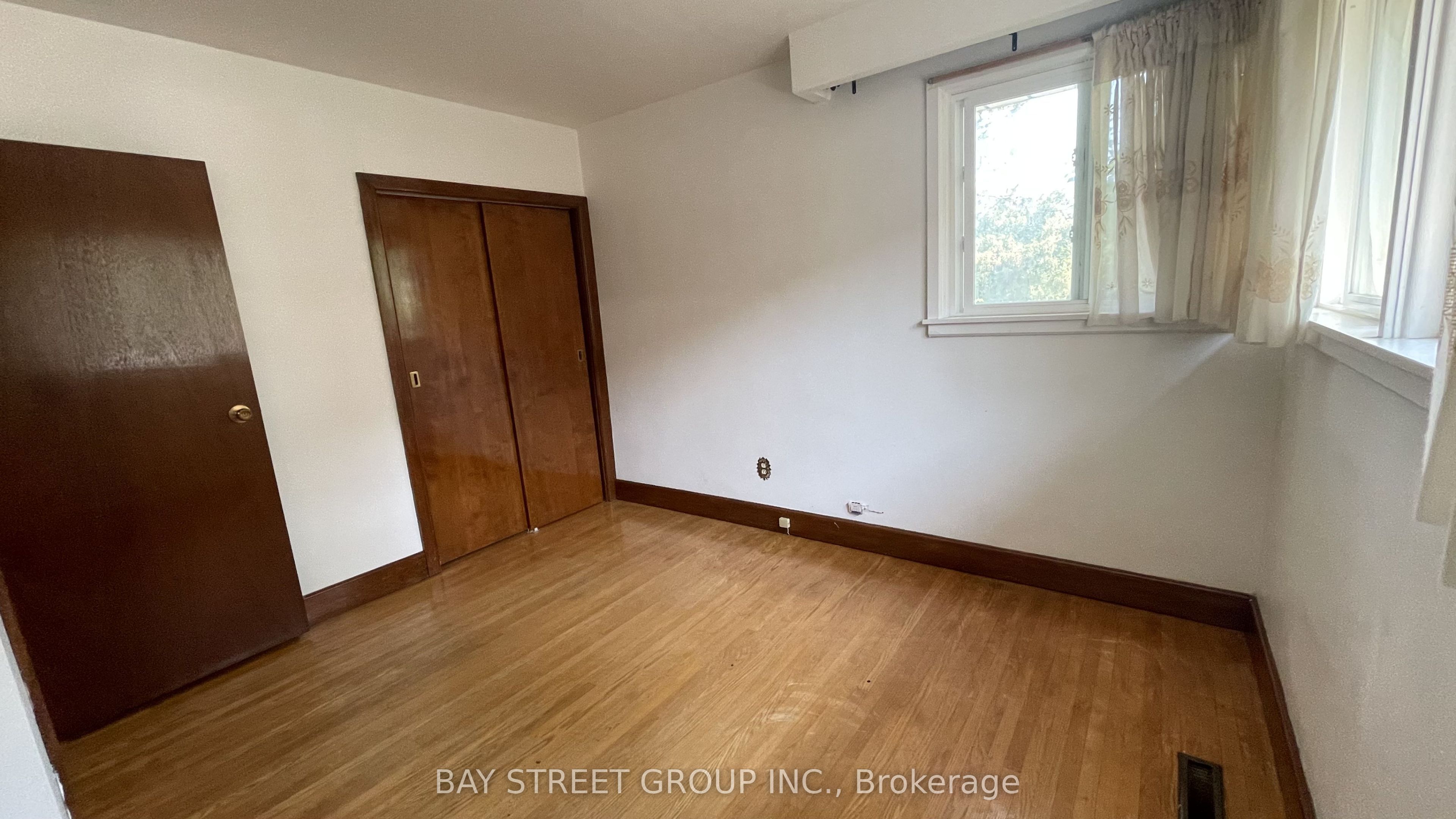 260 Moore Park Avenue Property Photo 10