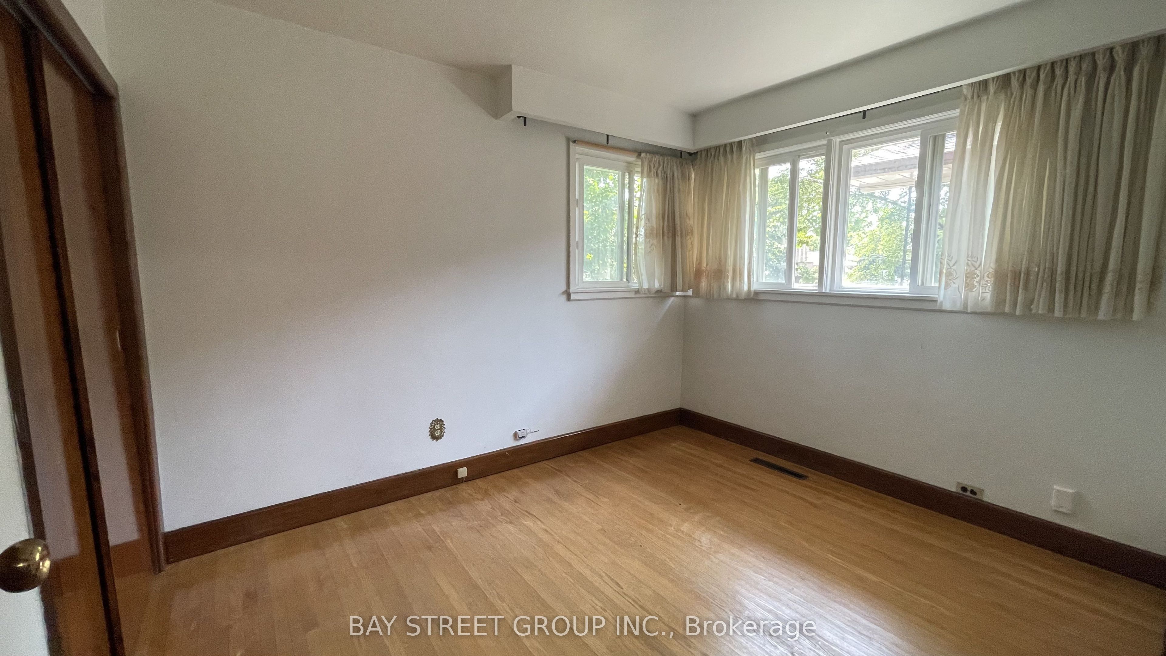 260 Moore Park Avenue Property Photo 11