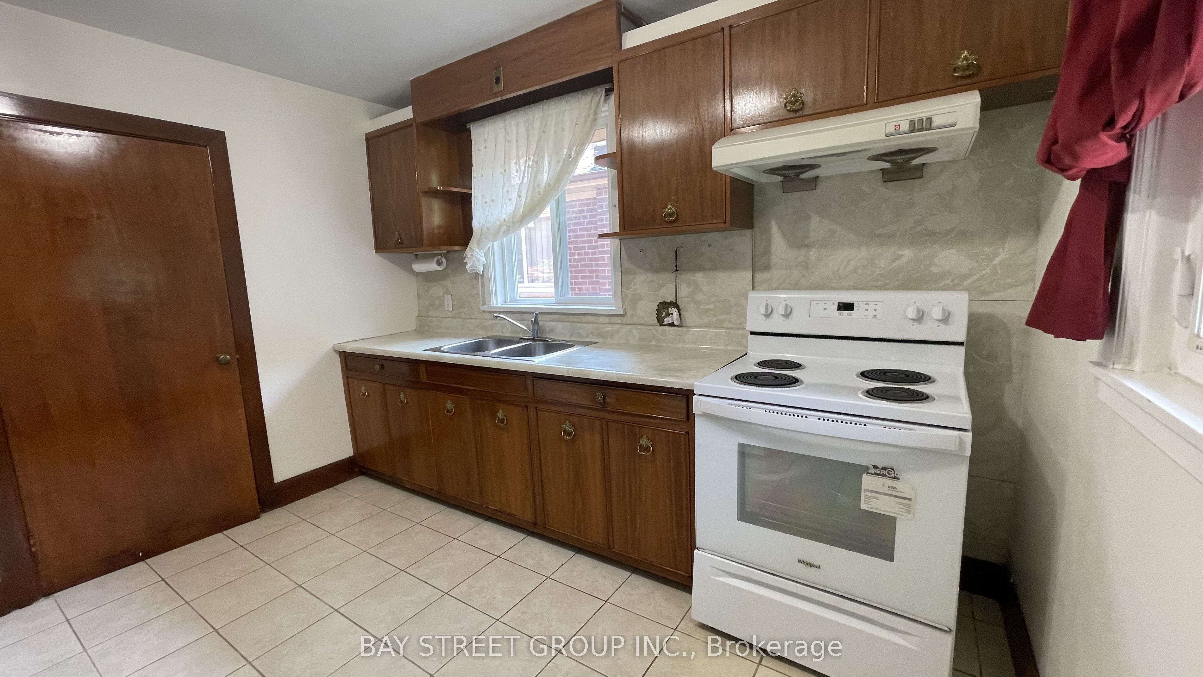 260 Moore Park Avenue Property Photo 13