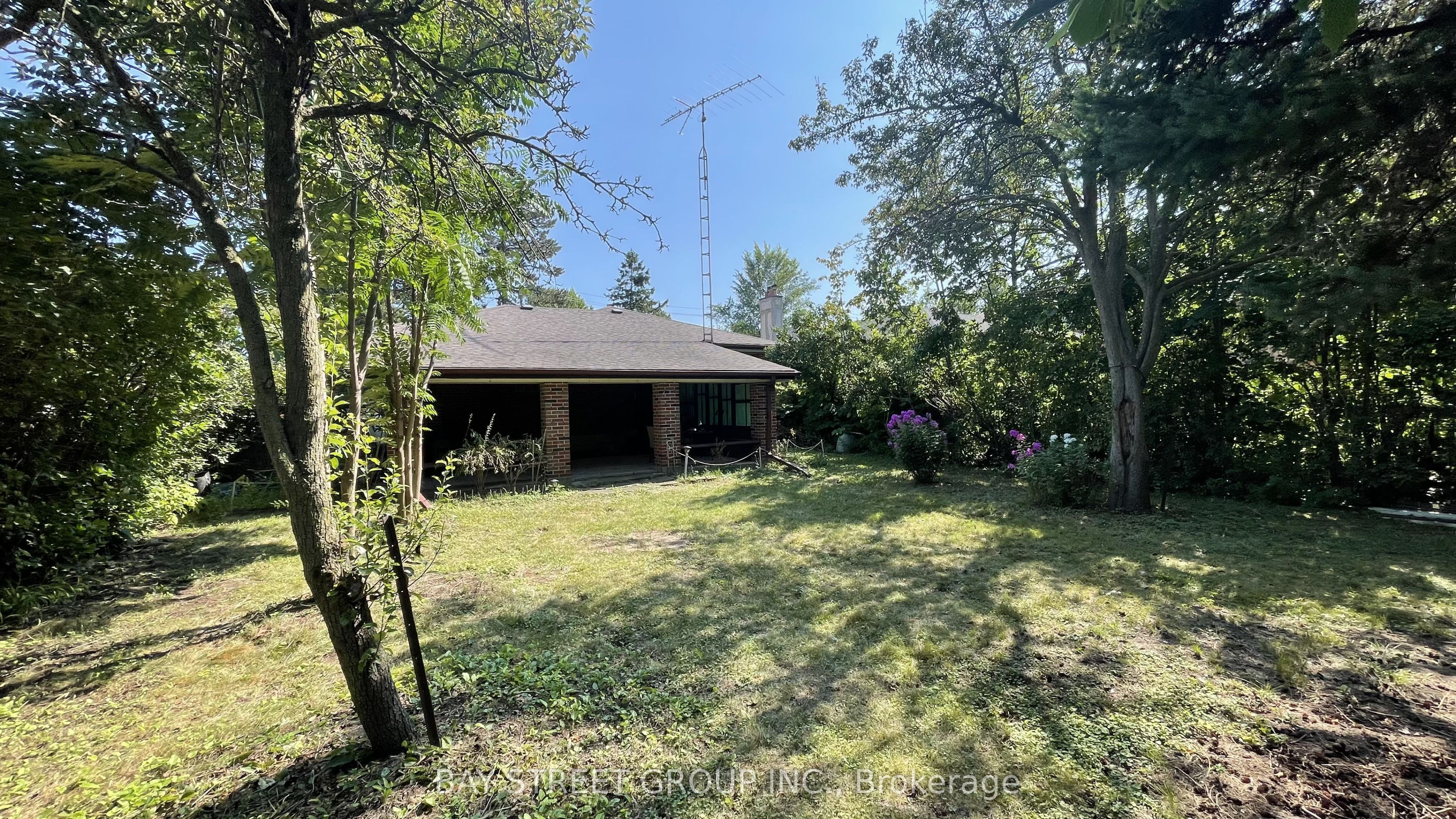 260 Moore Park Avenue Property Photo 22