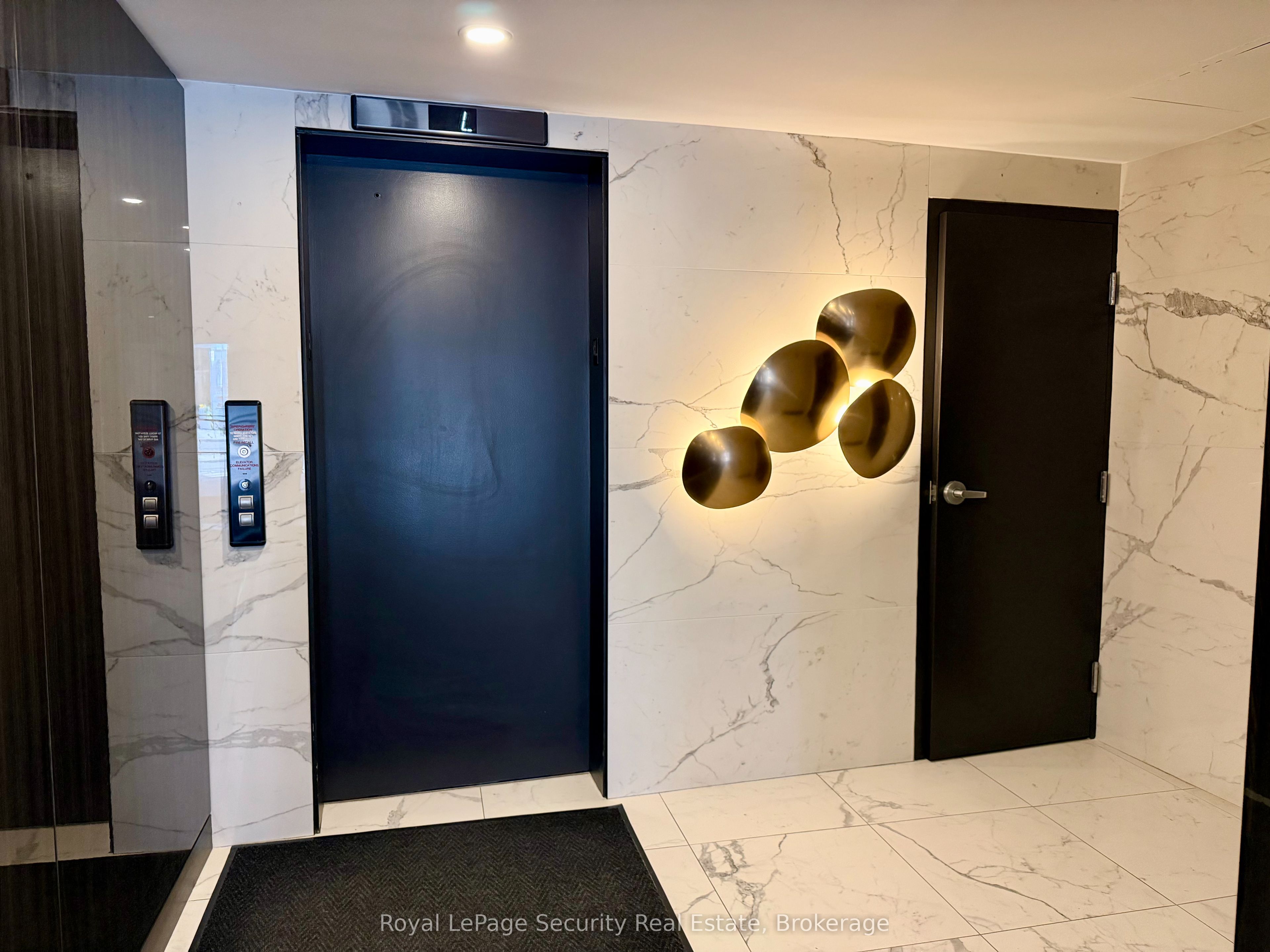 20 Glebe Road W 10 Property Photo 6
