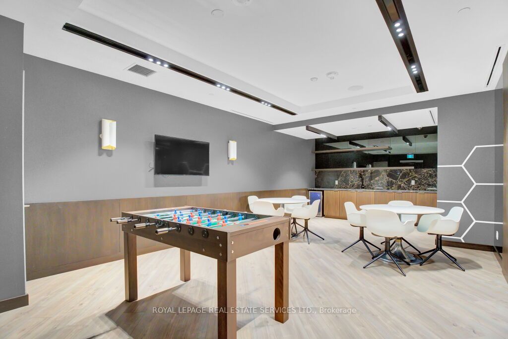 2 Sonic Way 101 Property Photo 12