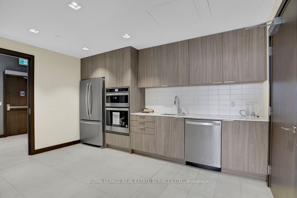 2 Sonic Way 101 Property Photo 15