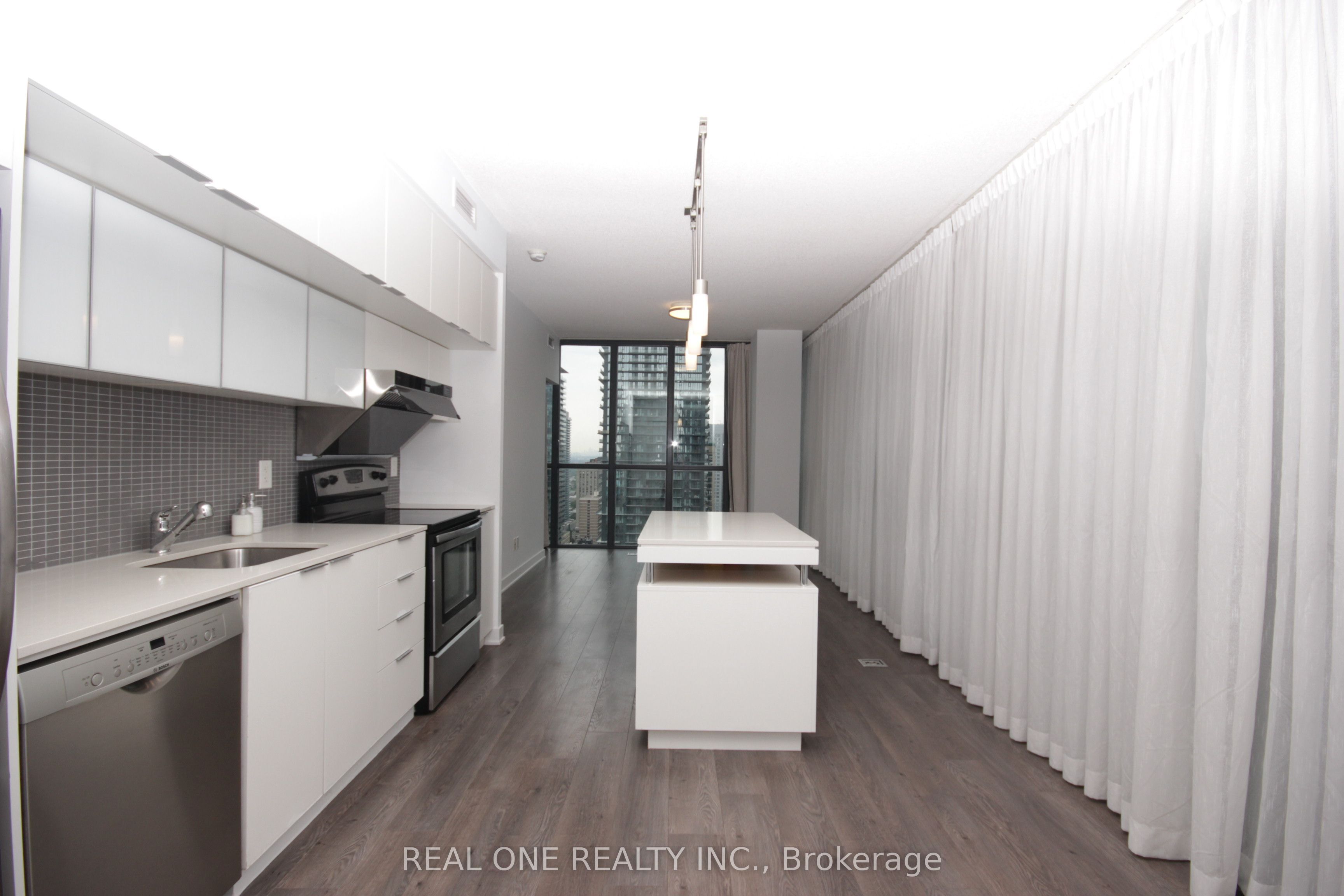 110 Charles Street E 3505 Property Photo 4