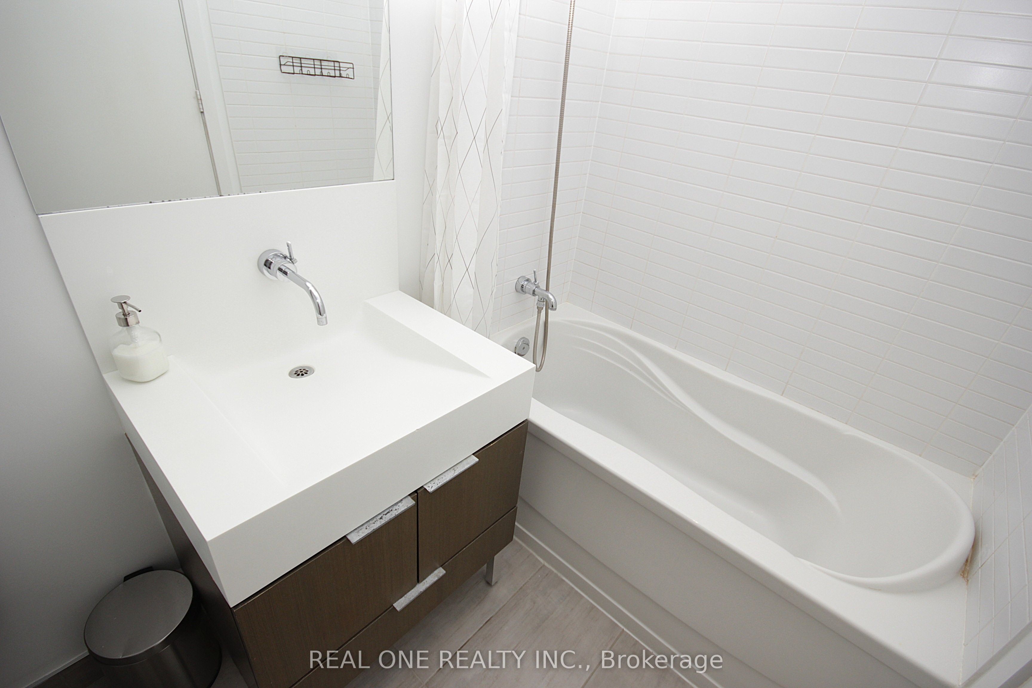 110 Charles Street E 3505 Property Photo 15
