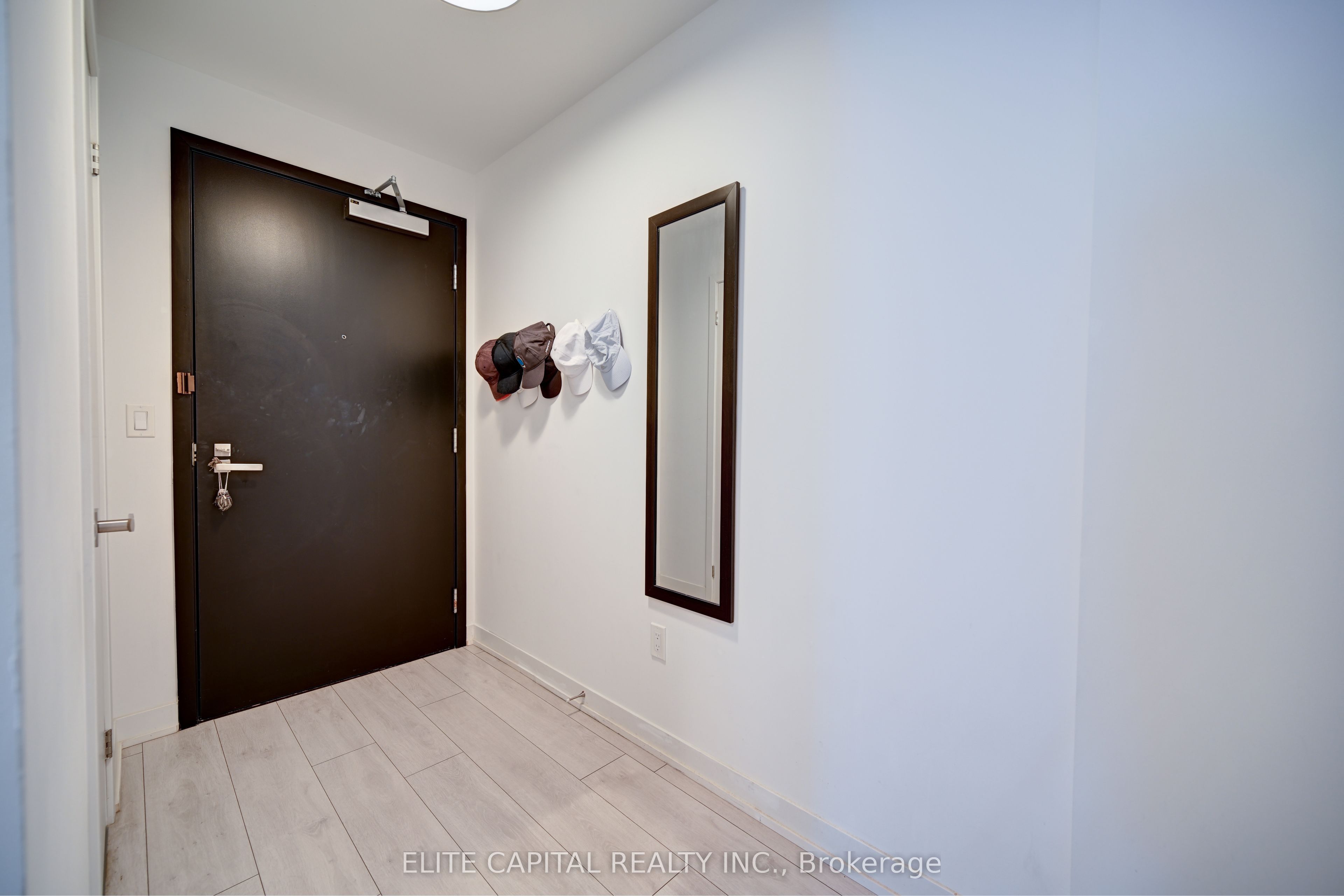 31 Tippett Road 740 Property Photo 6