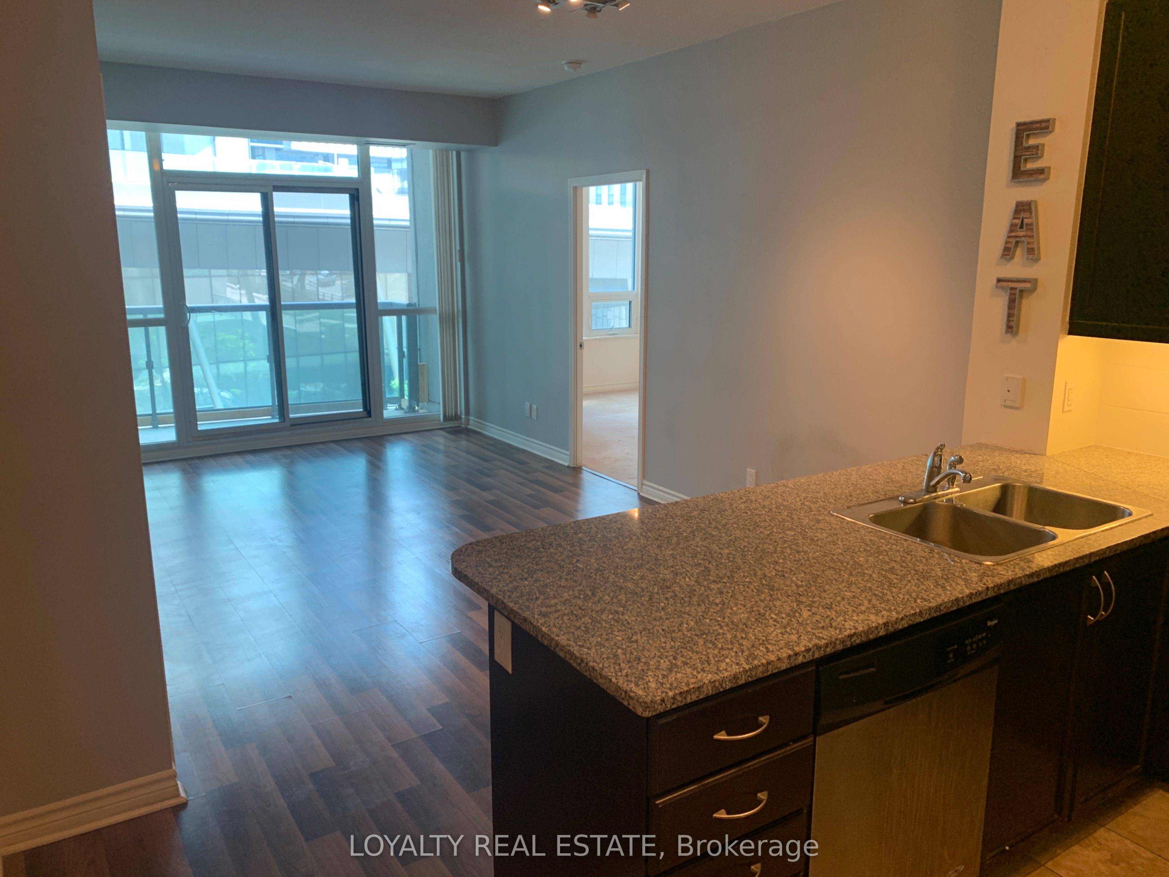 19 Grand Trunk Crescent 309 Property Photo 3