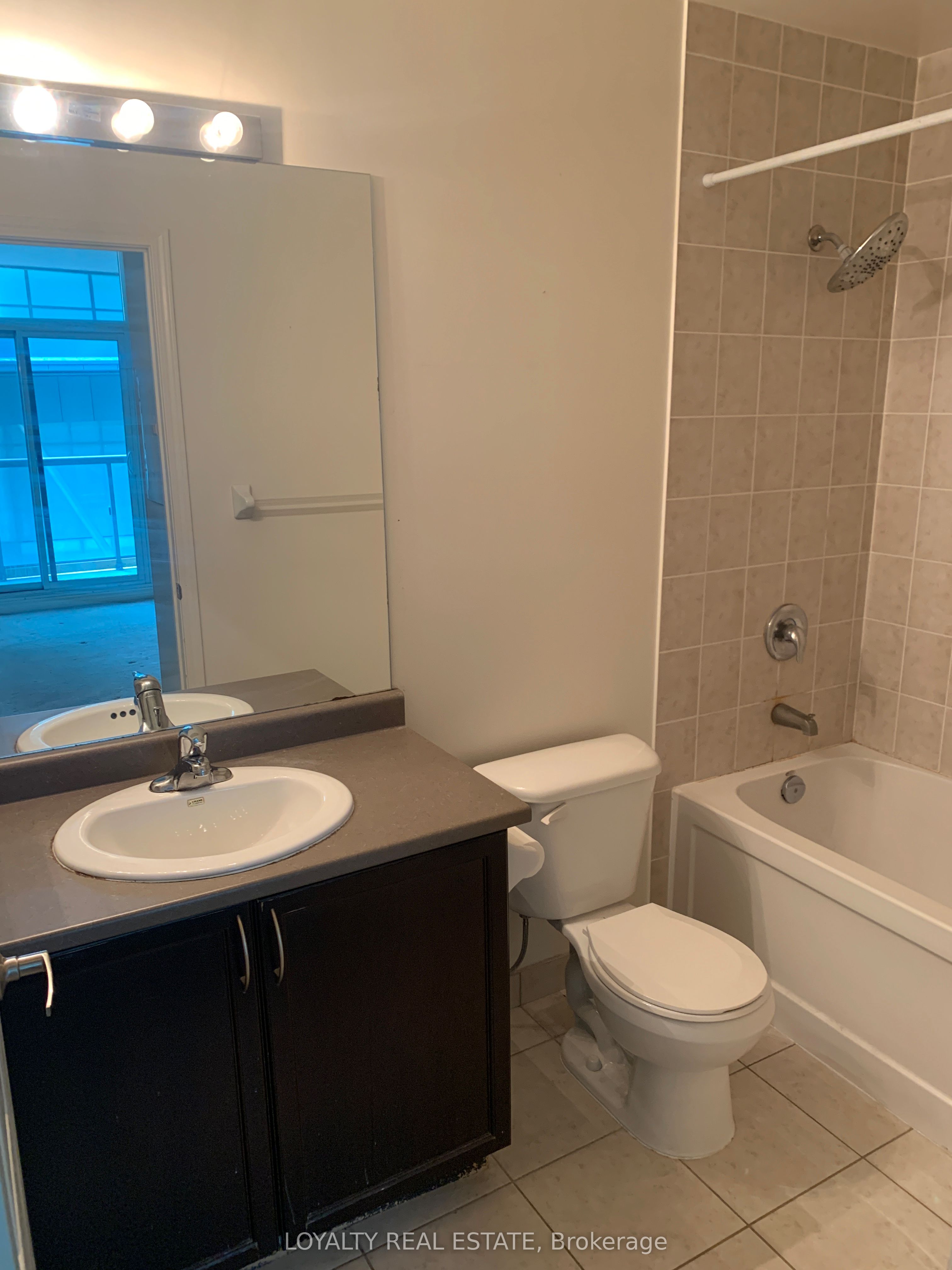 19 Grand Trunk Crescent 309 Property Photo 8