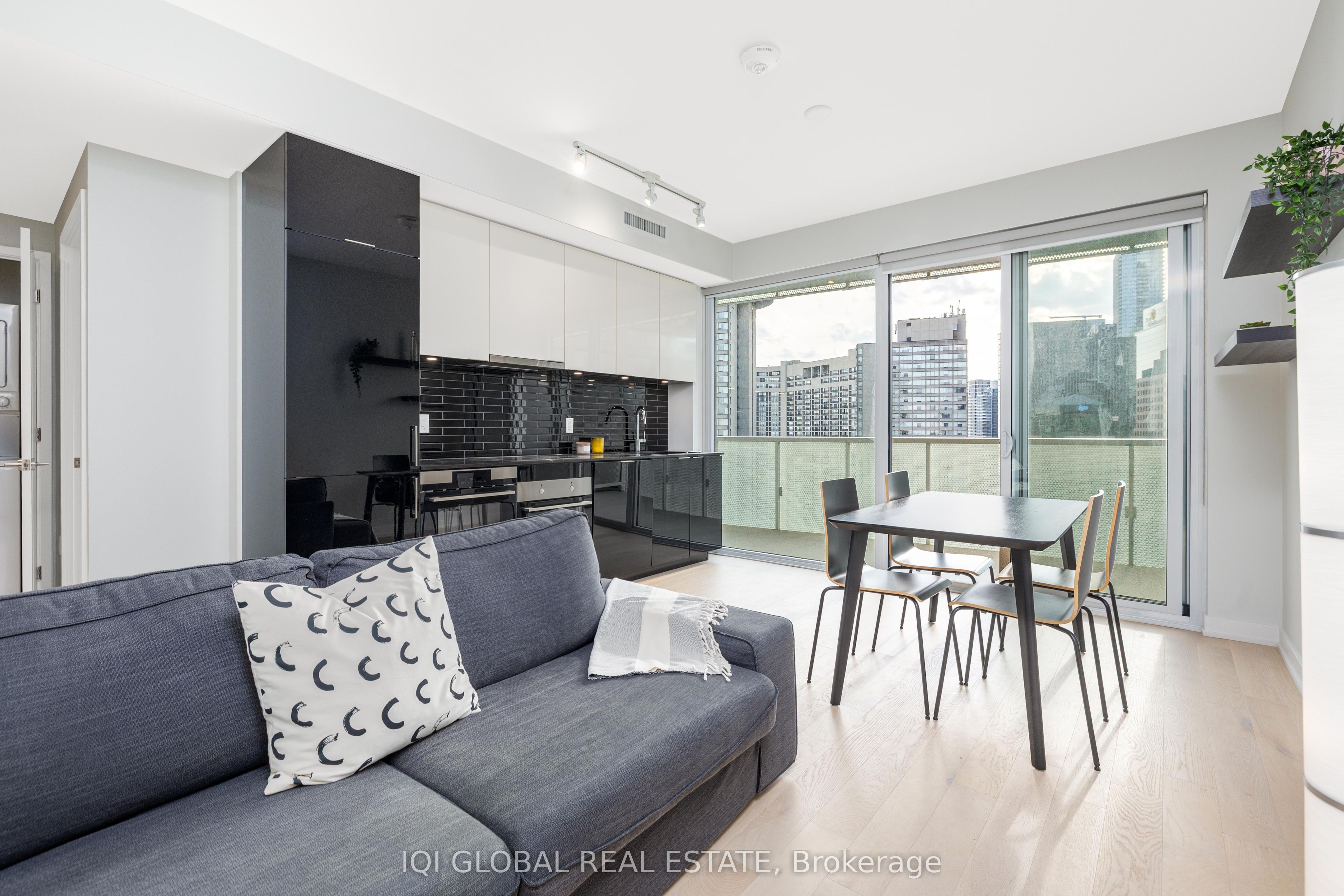 15 Queens Quay Street E 2205 Property Photo 16