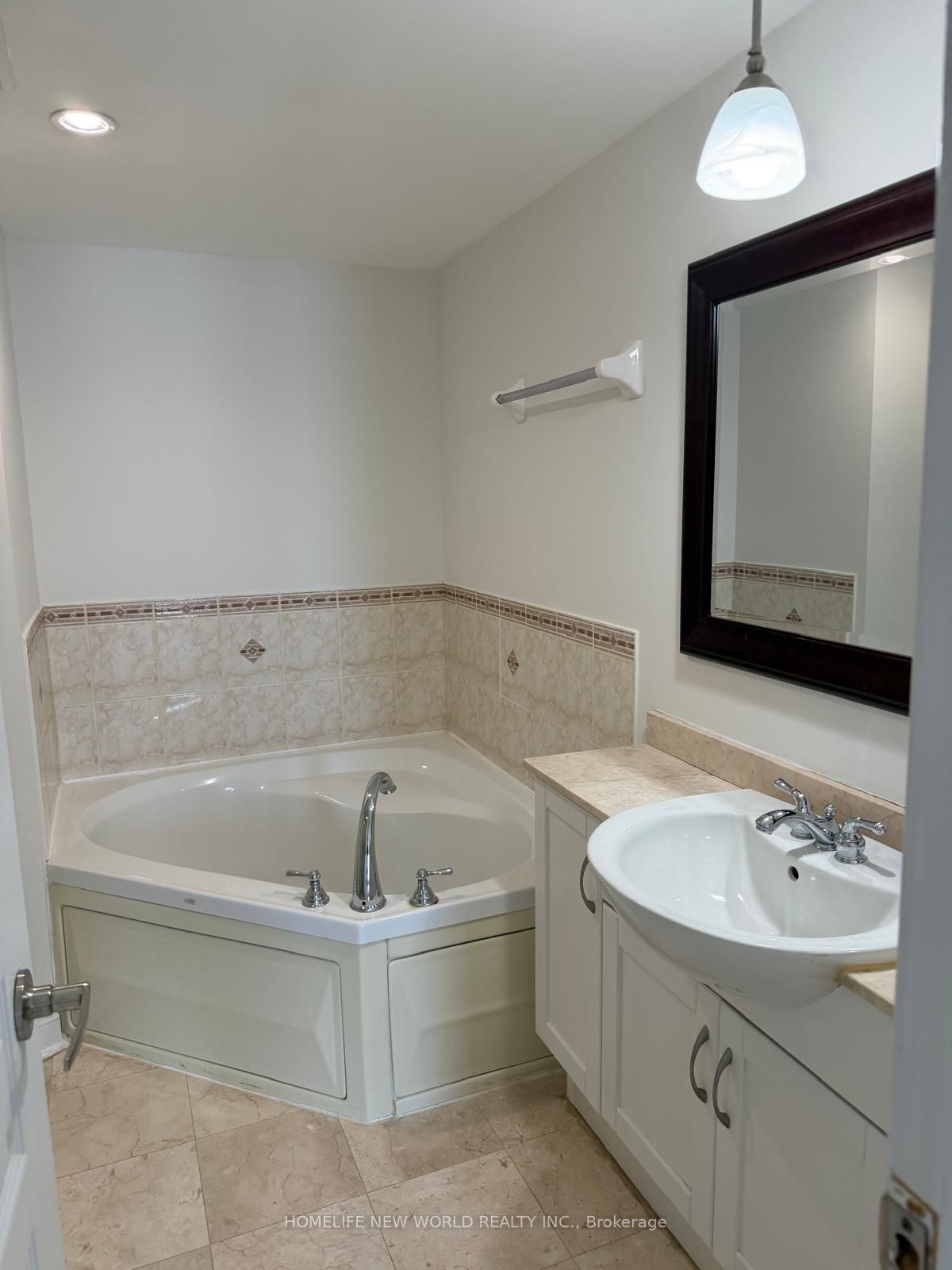 426 Kenneth Avenue 3 Property Photo 4