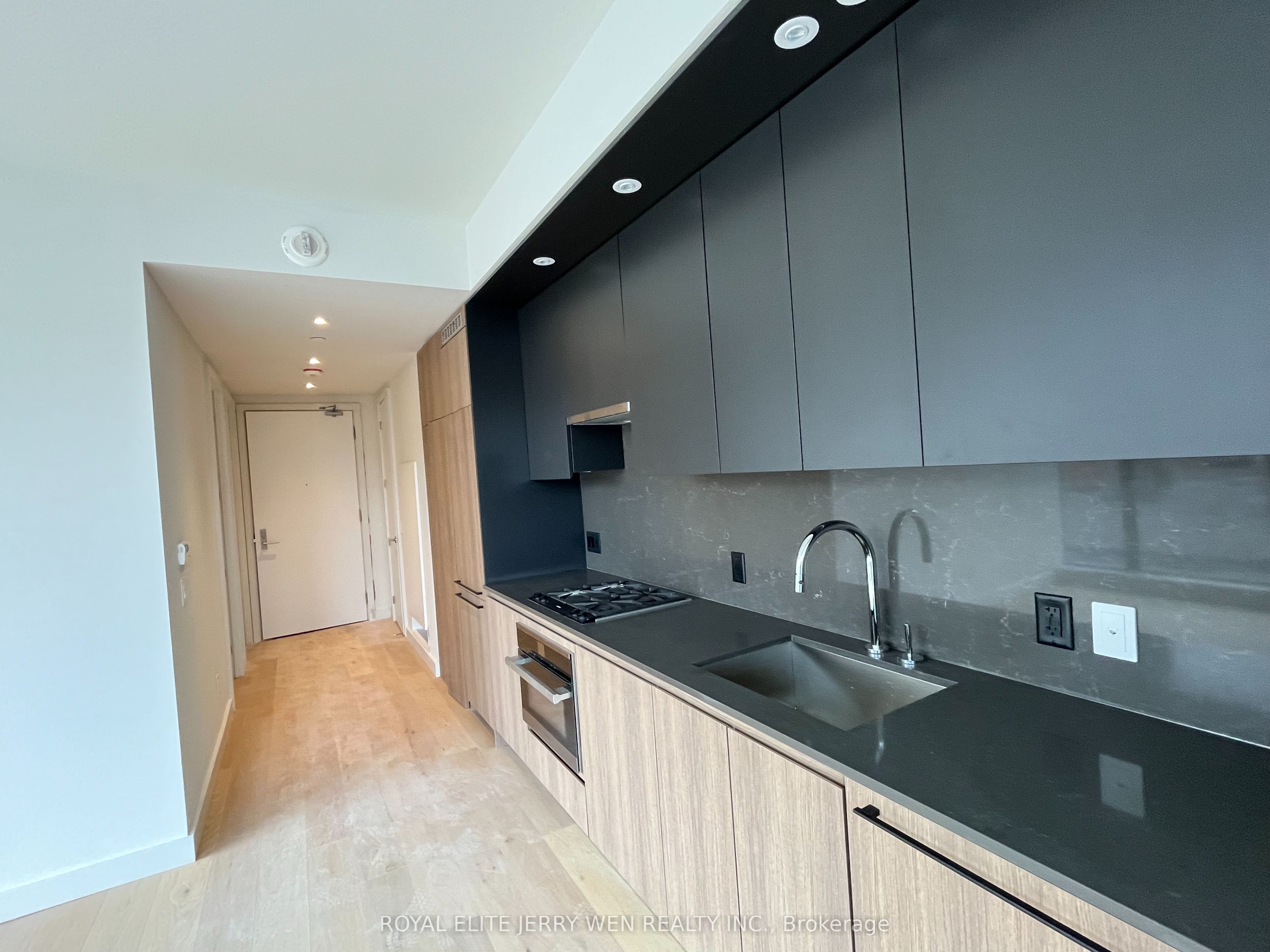81 Wellesley Street E 303 Property Photo 6