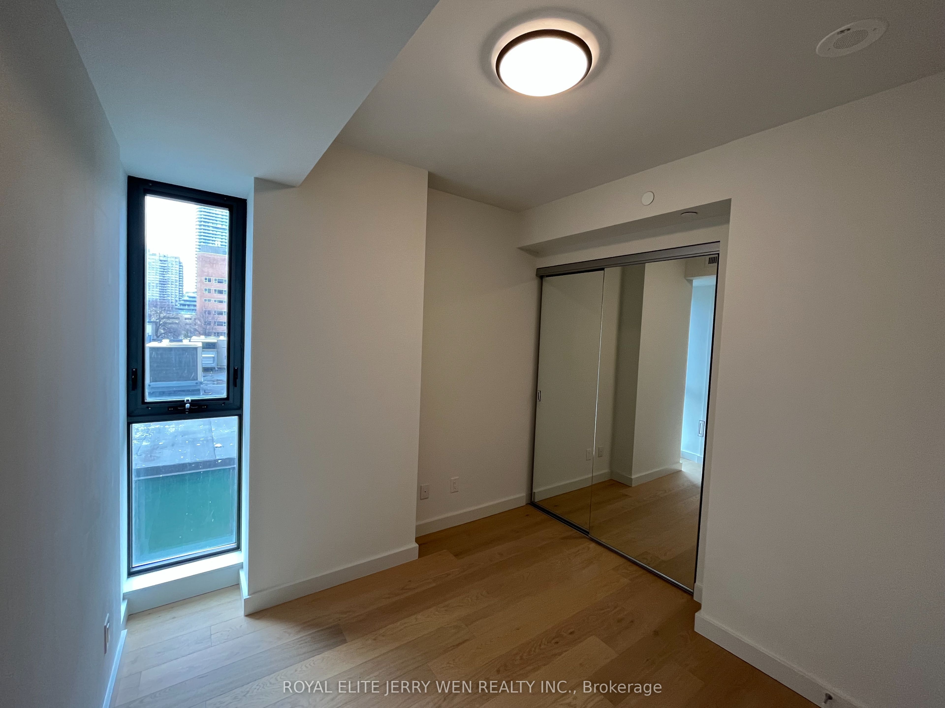 81 Wellesley Street E 303 Property Photo 7
