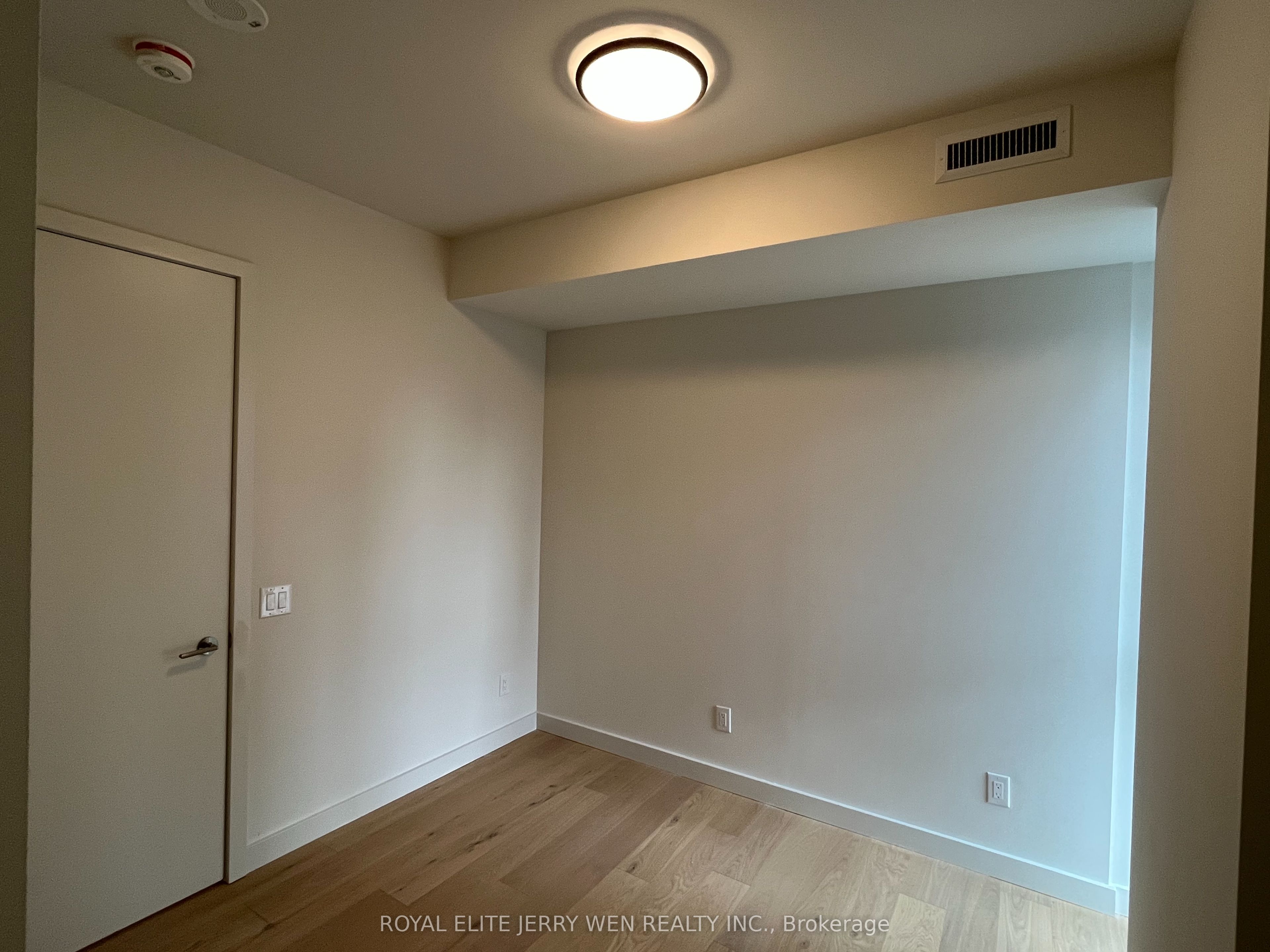 81 Wellesley Street E 303 Property Photo 8