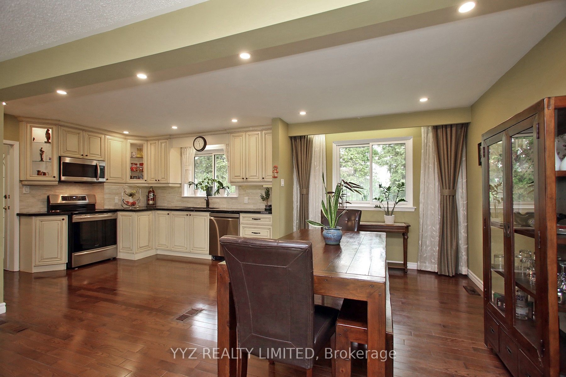 8 Snowcrest Avenue Property Photo 4