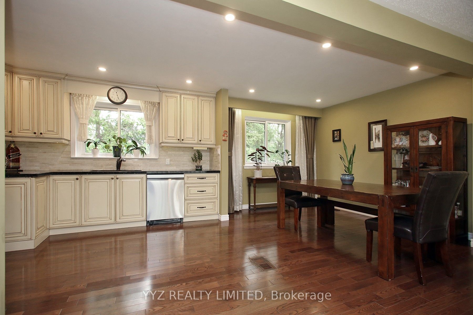 8 Snowcrest Avenue Property Photo 5