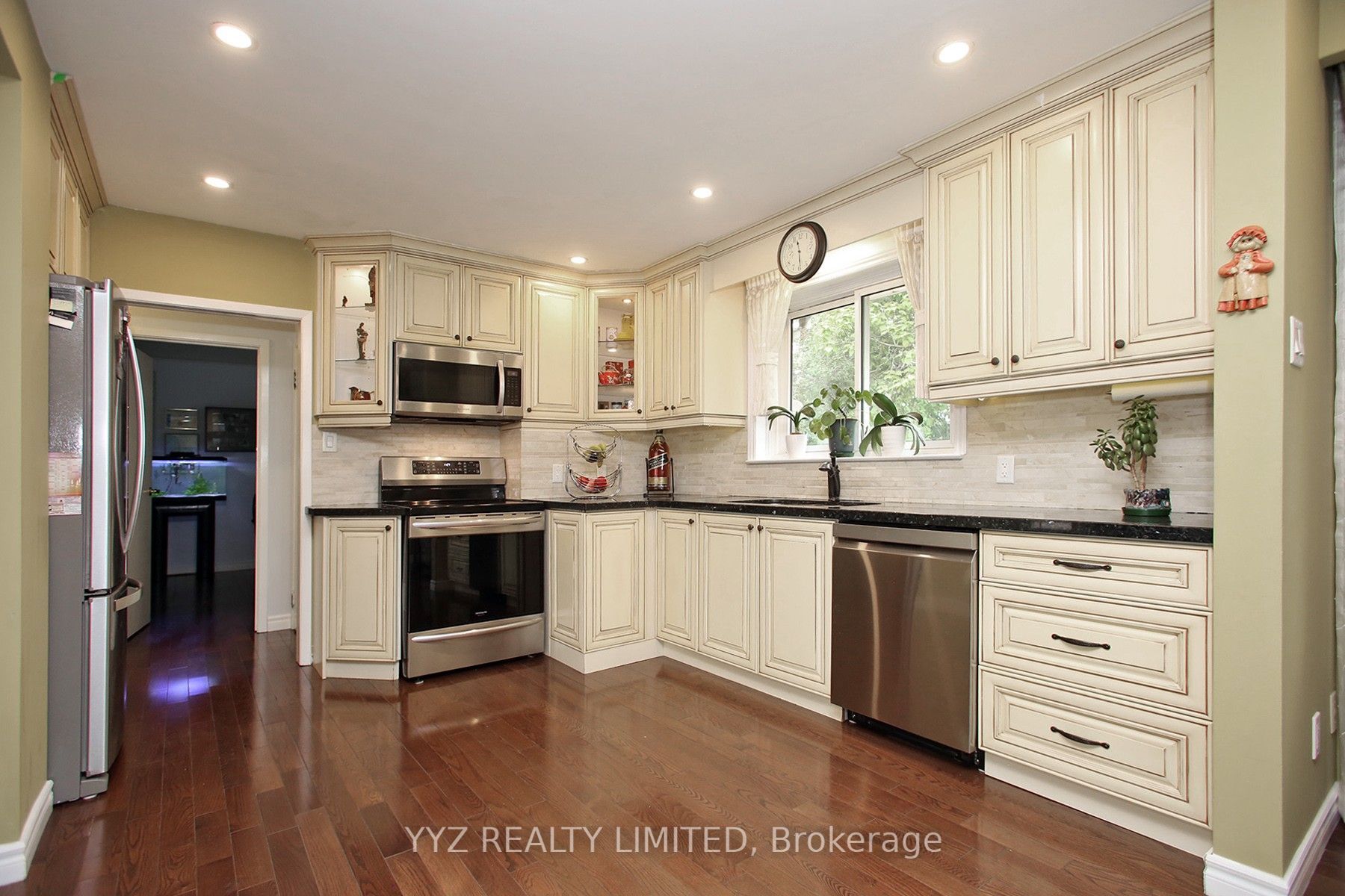 8 Snowcrest Avenue Property Photo 6