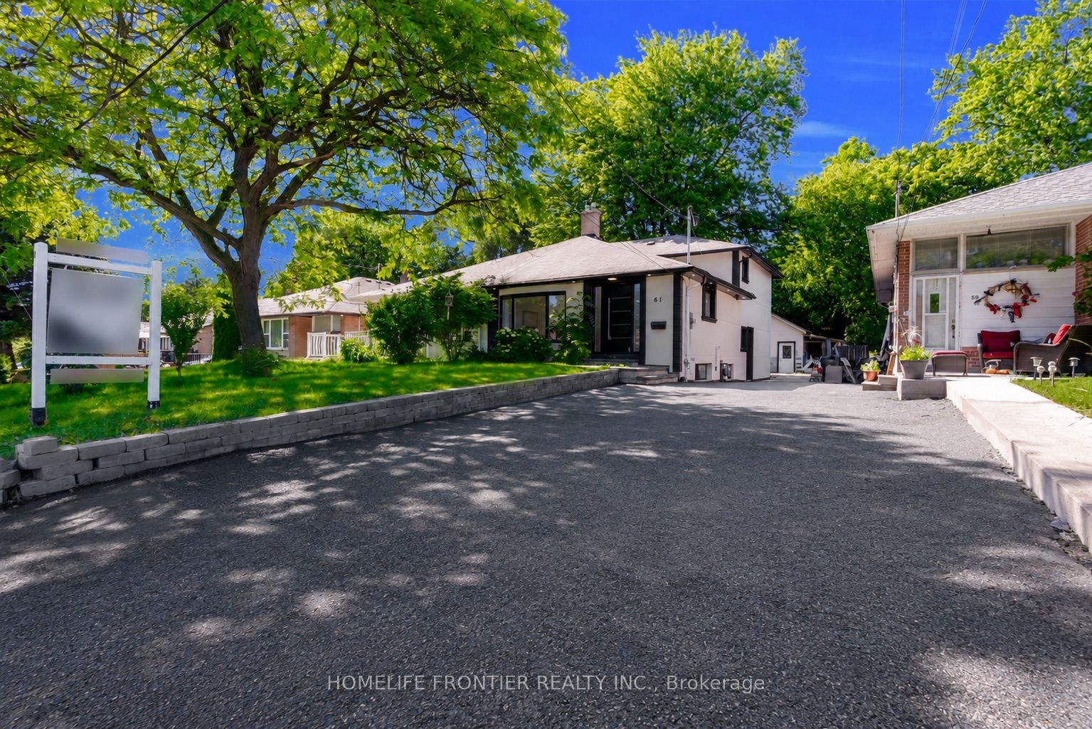 61 Sundial Crescent Property Photo 2