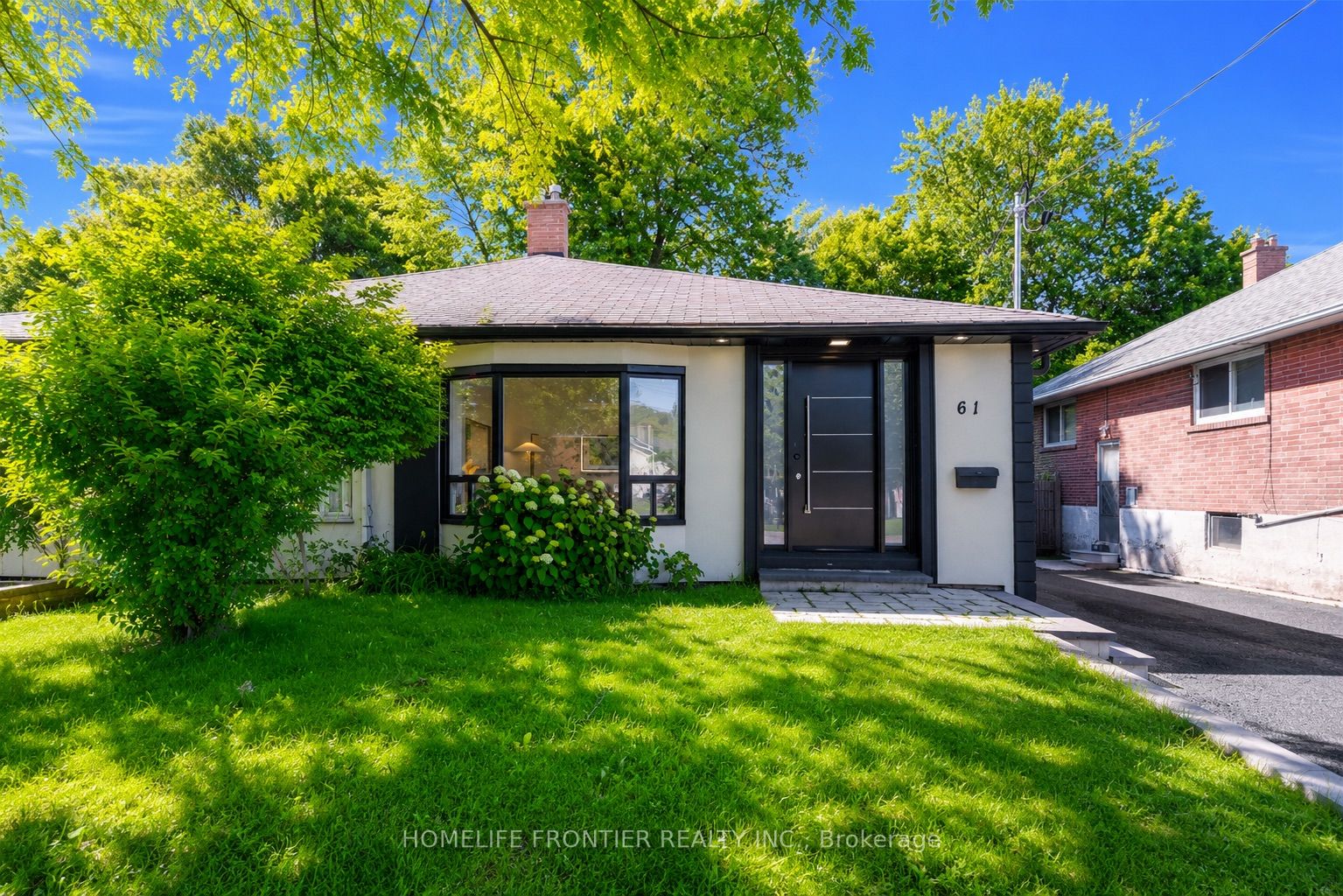 61 Sundial Crescent Property Photo 4