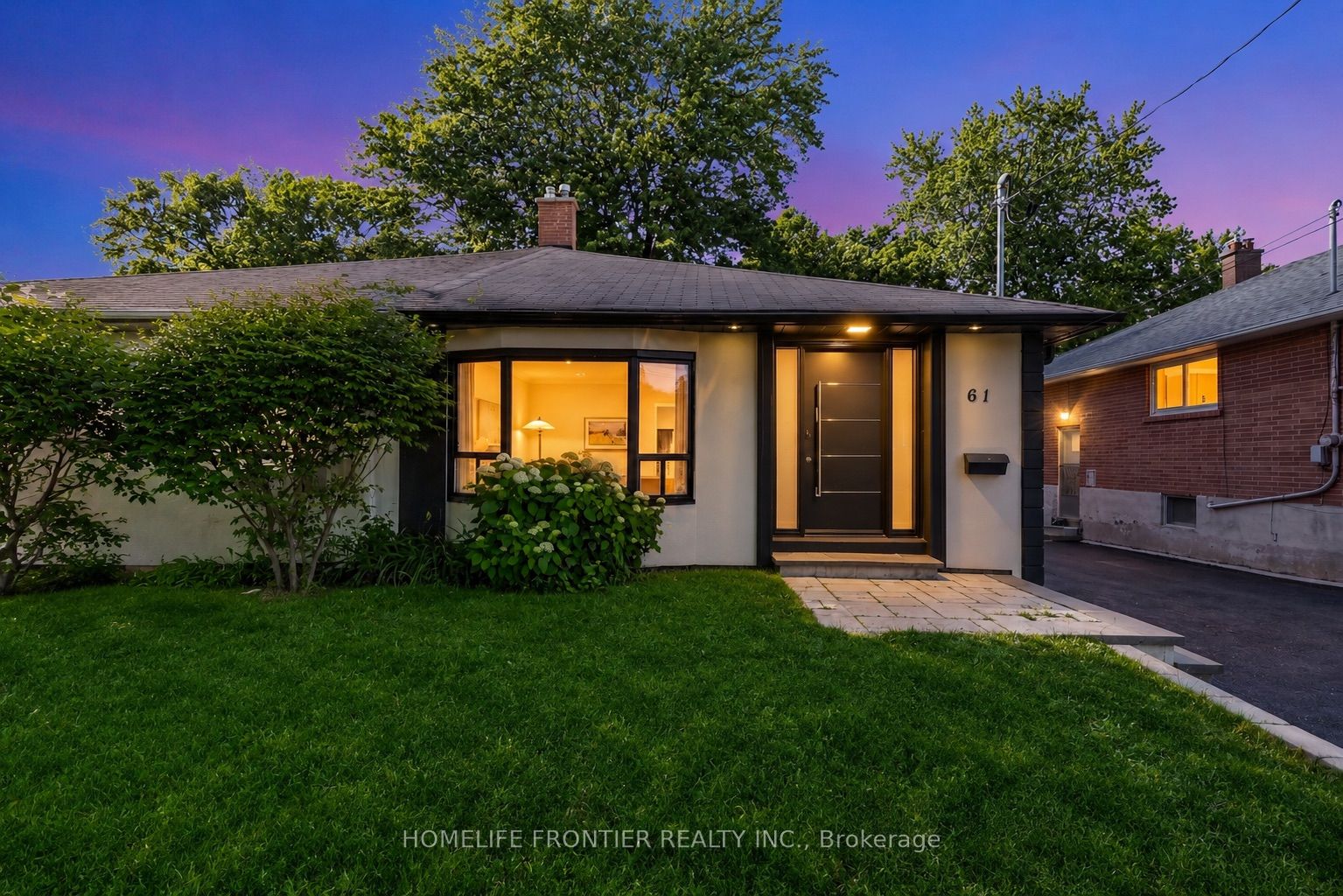 61 Sundial Crescent Property Photo 6