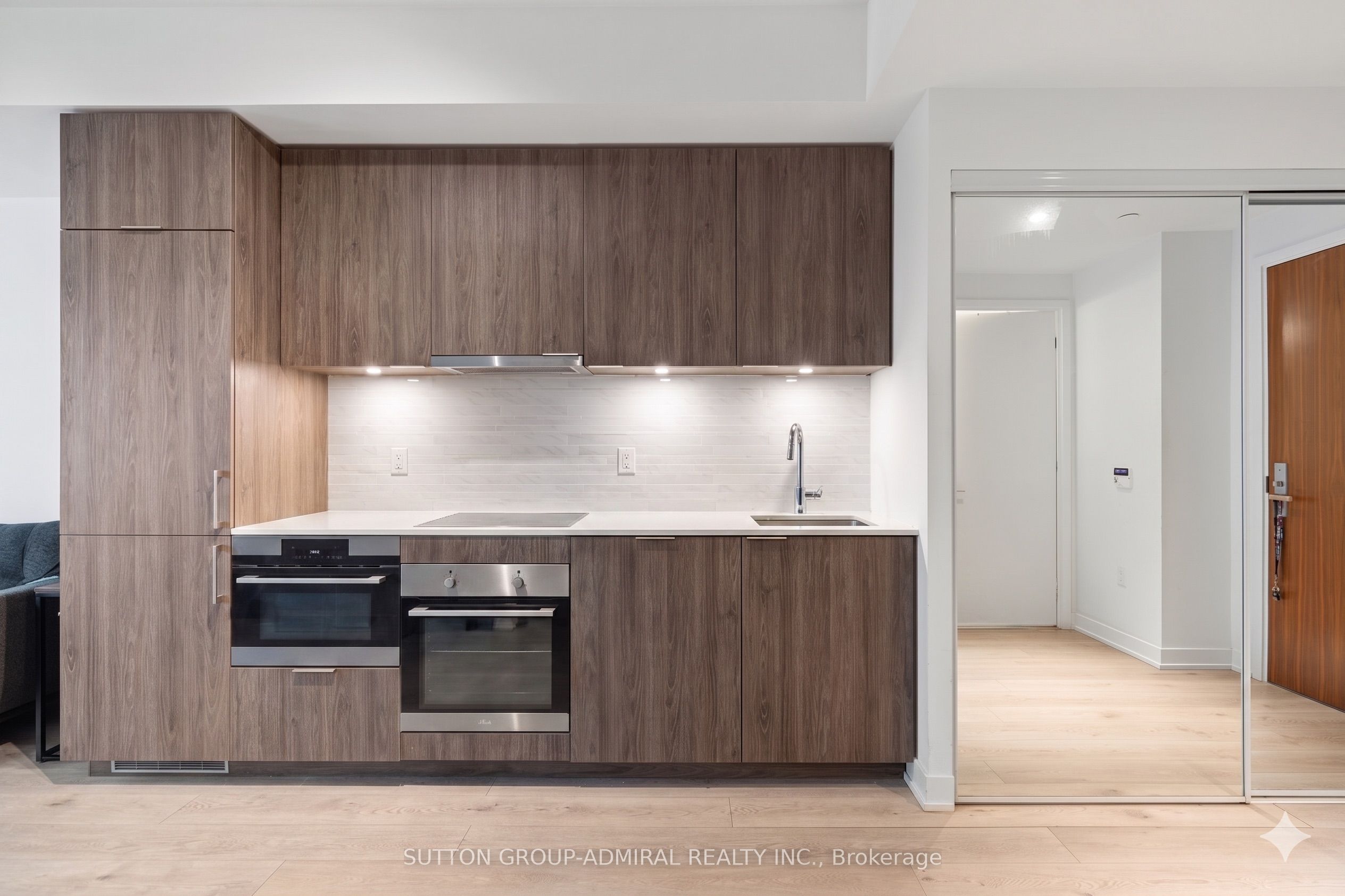 15 Queens Quay E 208 Property Photo 8