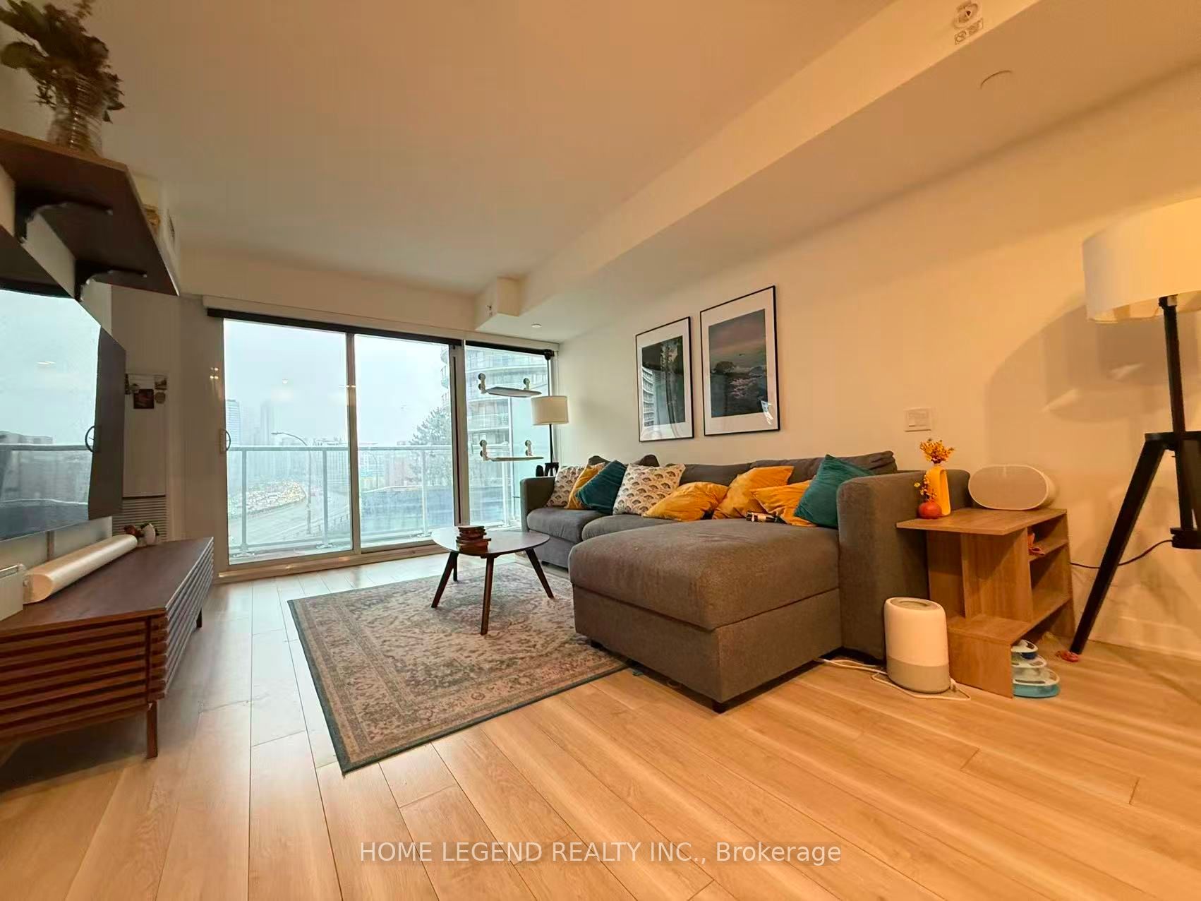 17 Bathurst Street 710 Property Photo 2