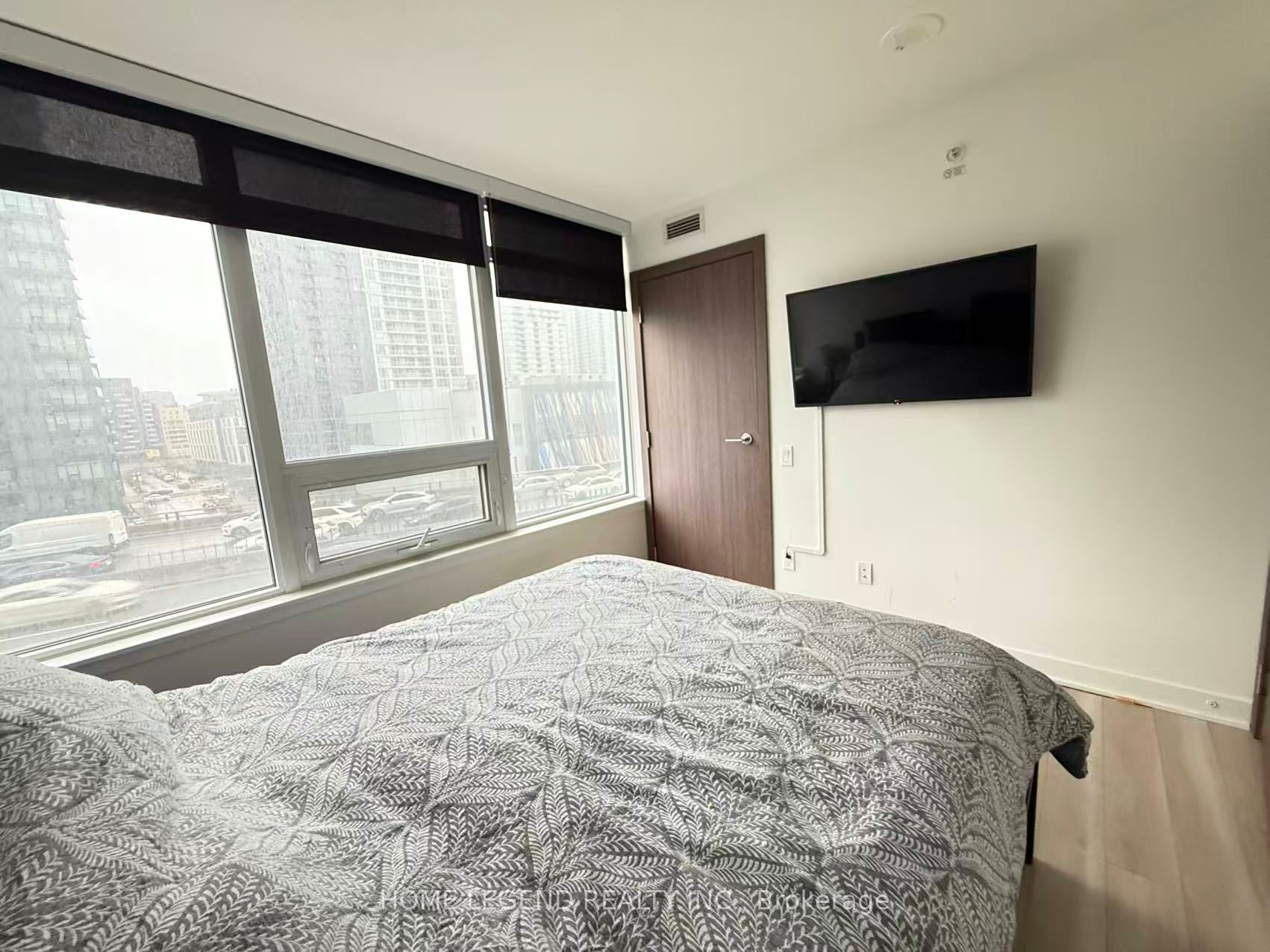 17 Bathurst Street 710 Property Photo 3