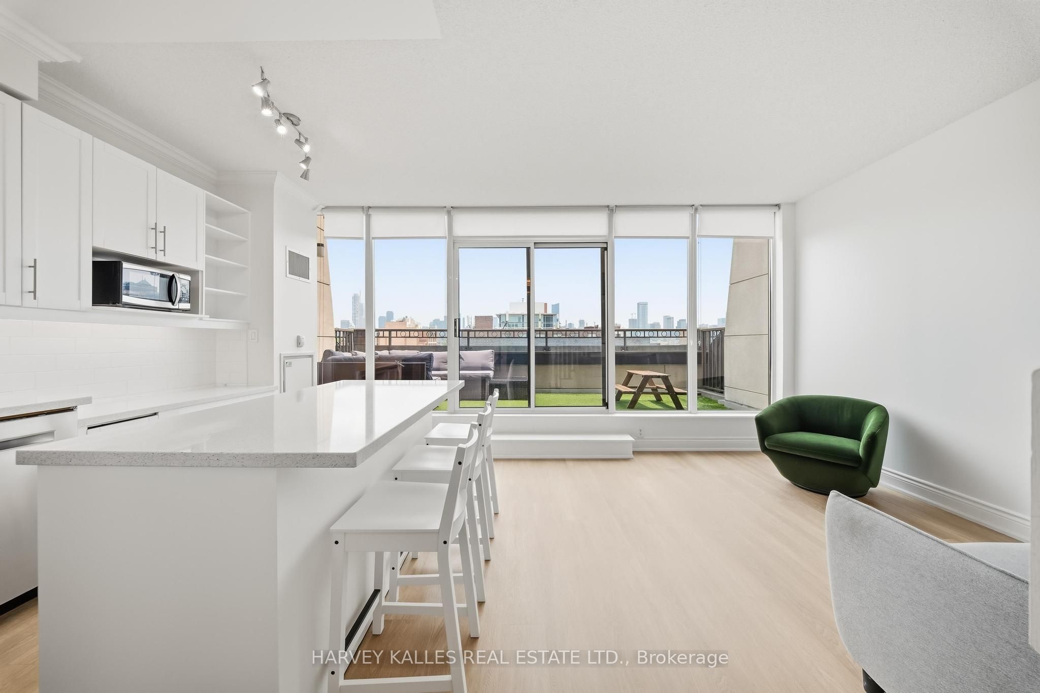 308 Palmerston Avenue Ph14 Property Photo 7