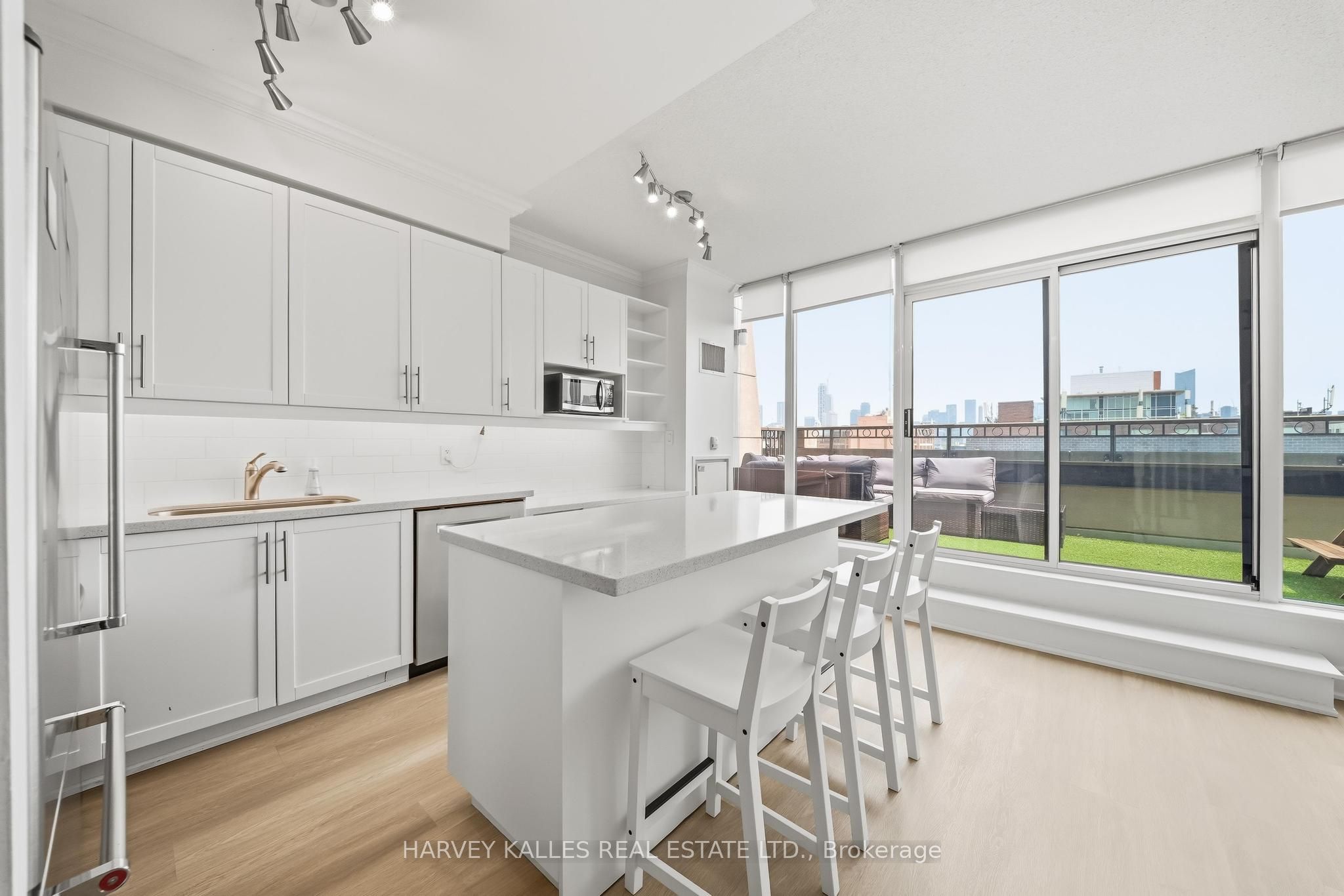 308 Palmerston Avenue Ph14 Property Photo 13