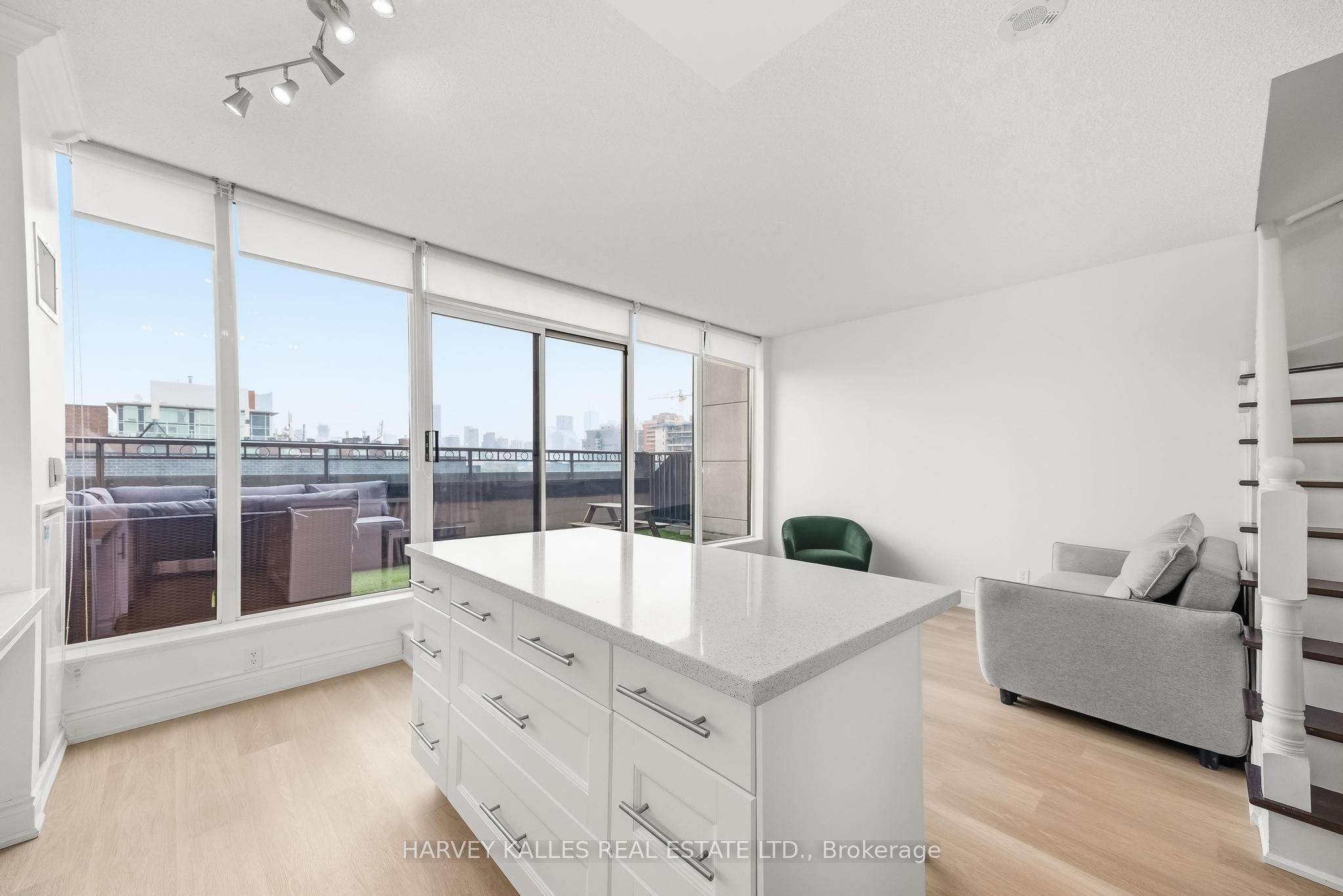 308 Palmerston Avenue Ph14 Property Photo 15