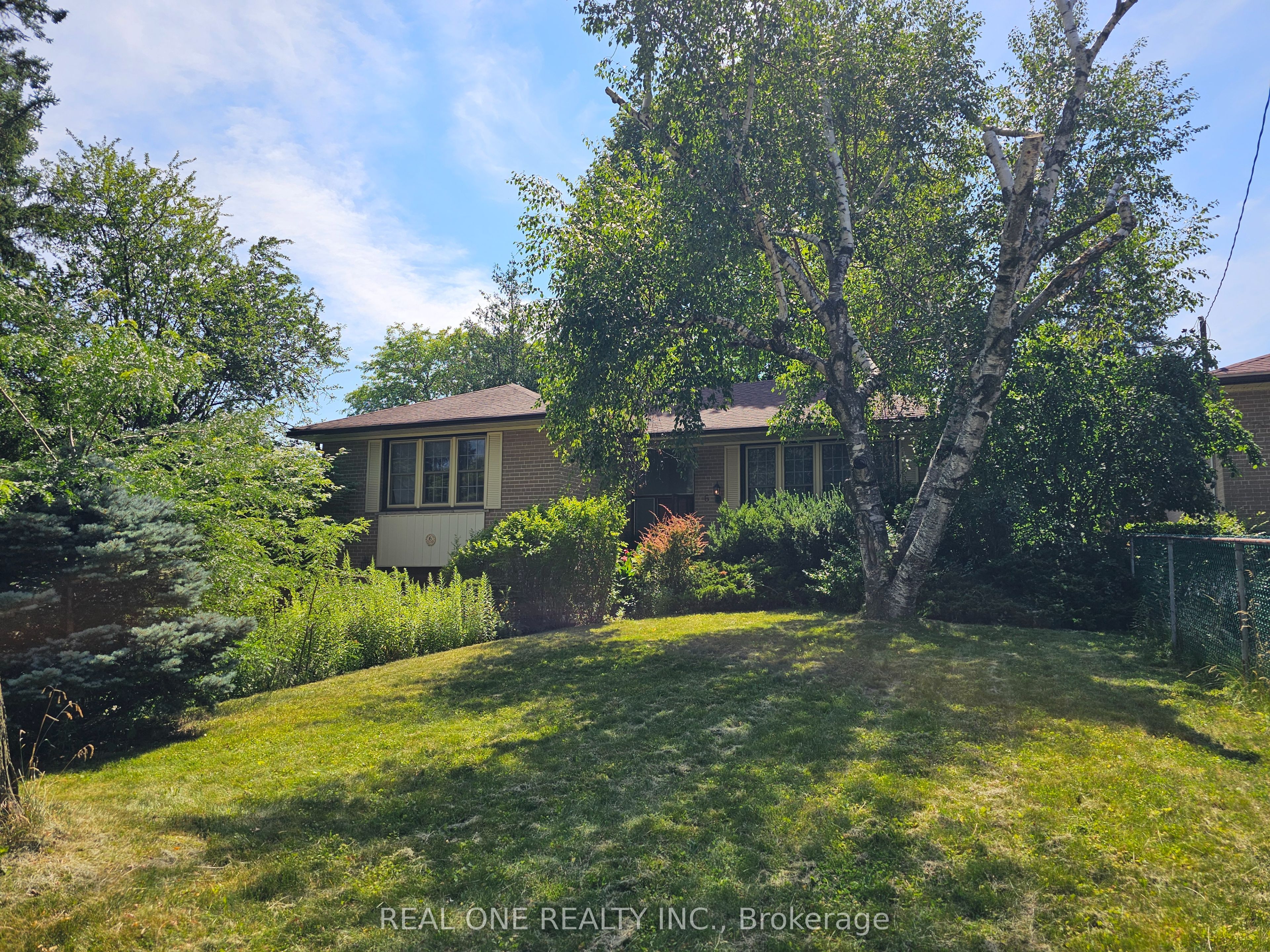 6 Fairhill Crescent Property Photo 2