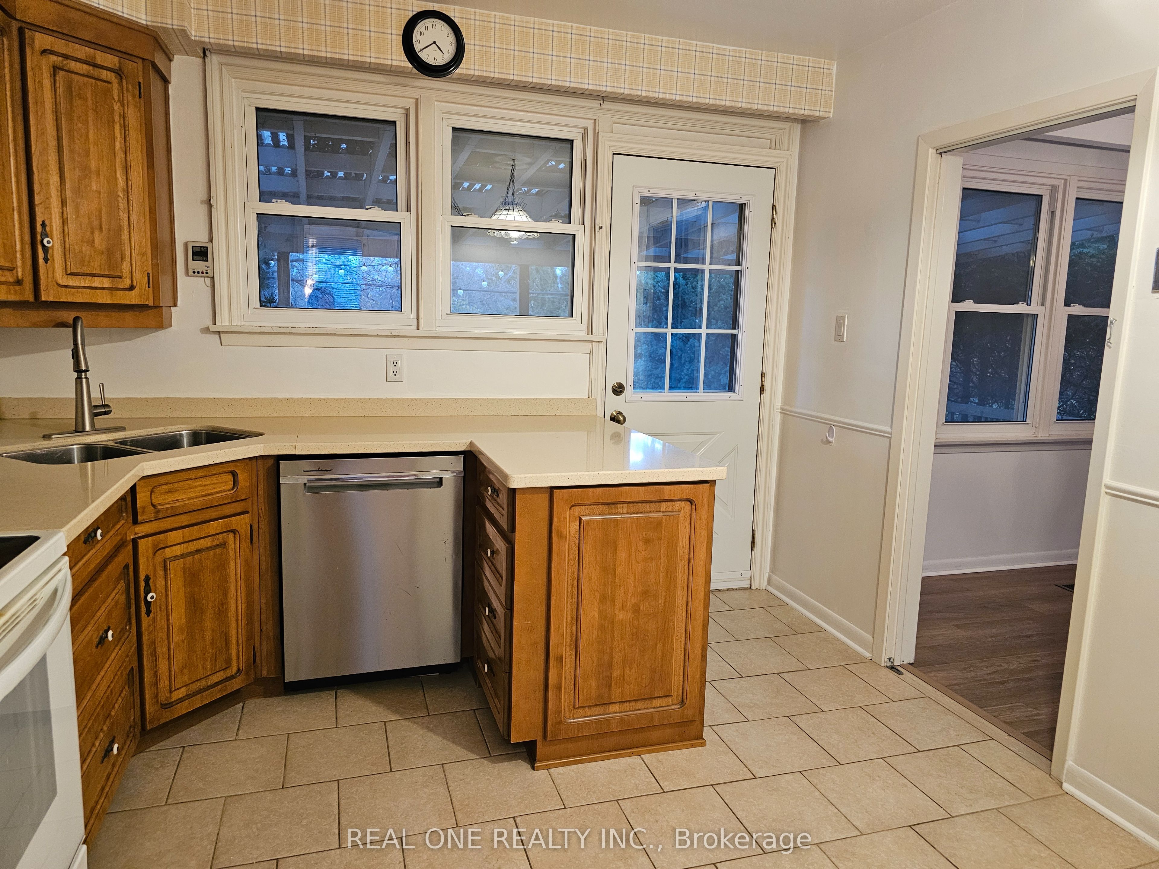 6 Fairhill Crescent Property Photo 8