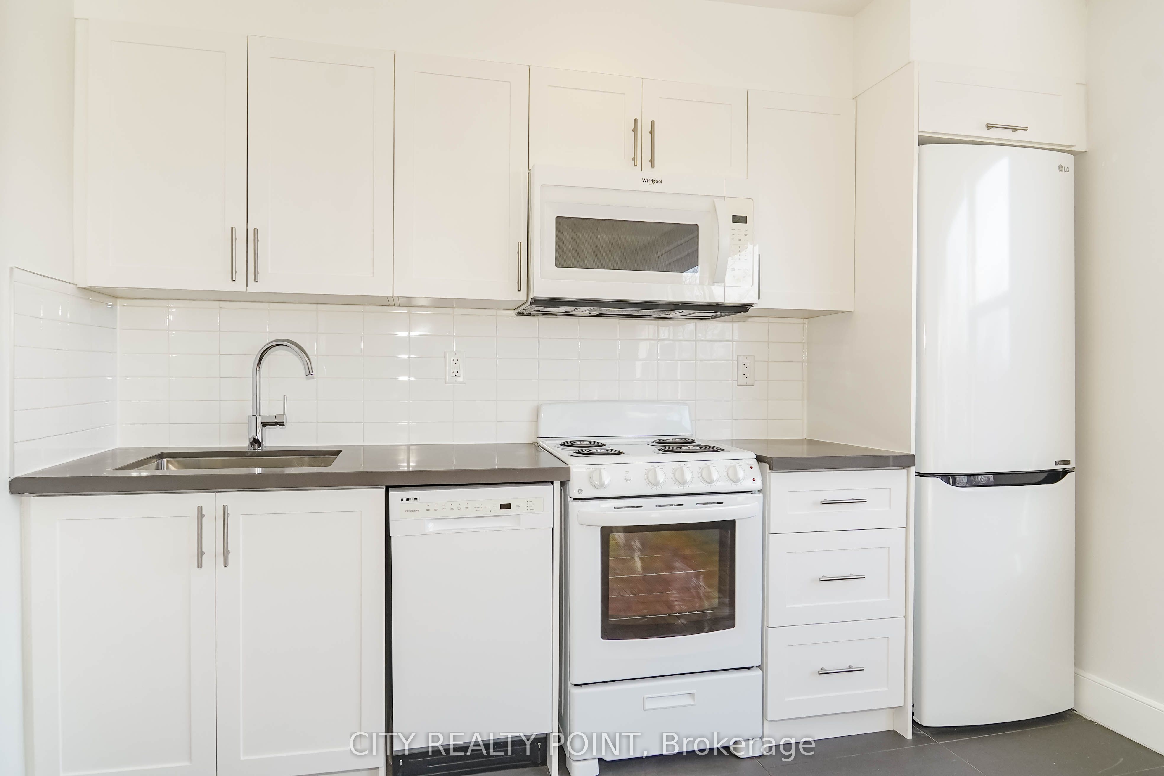 1545 Bathurst Street 202 Property Photo 9