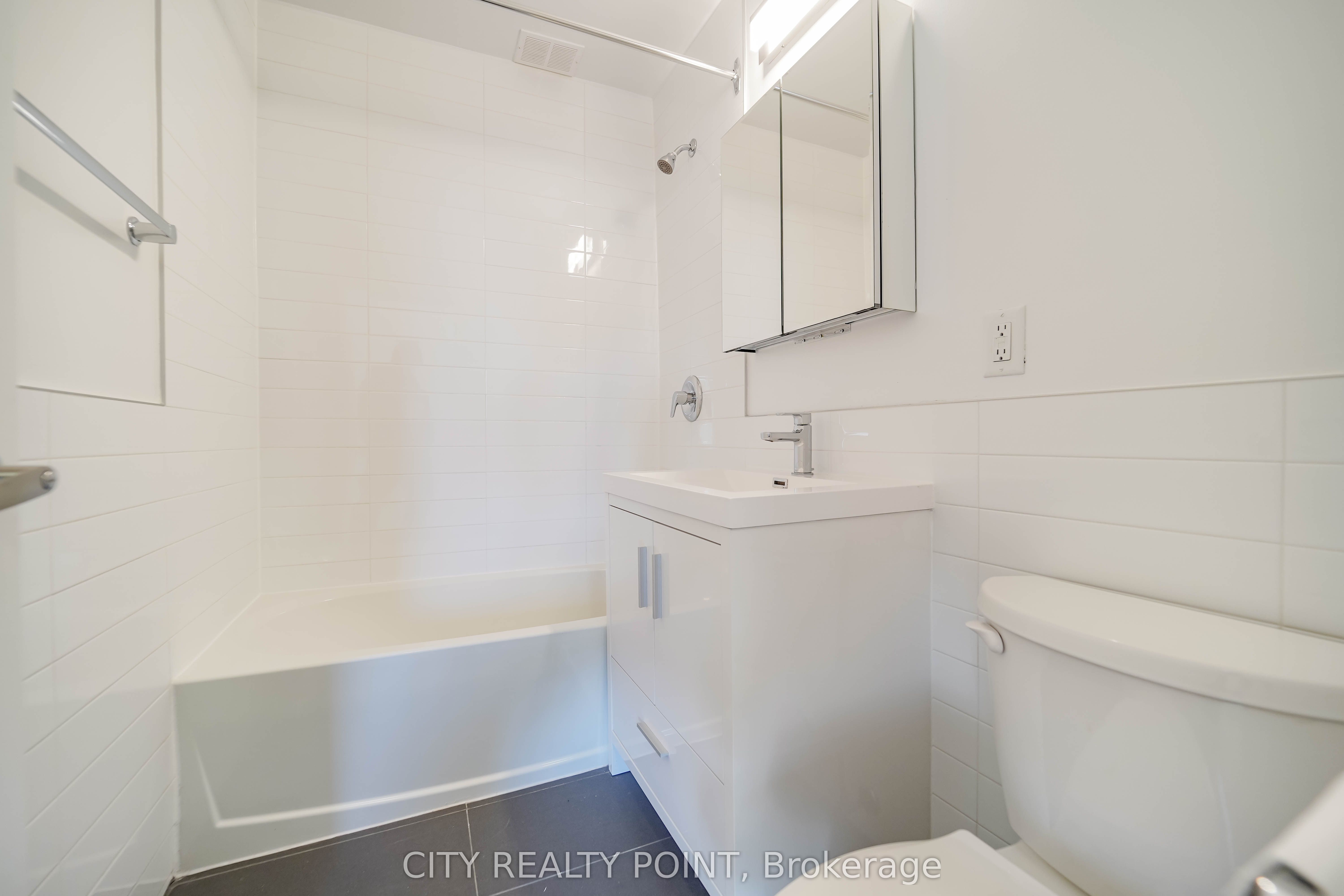 1545 Bathurst Street 202 Property Photo 11