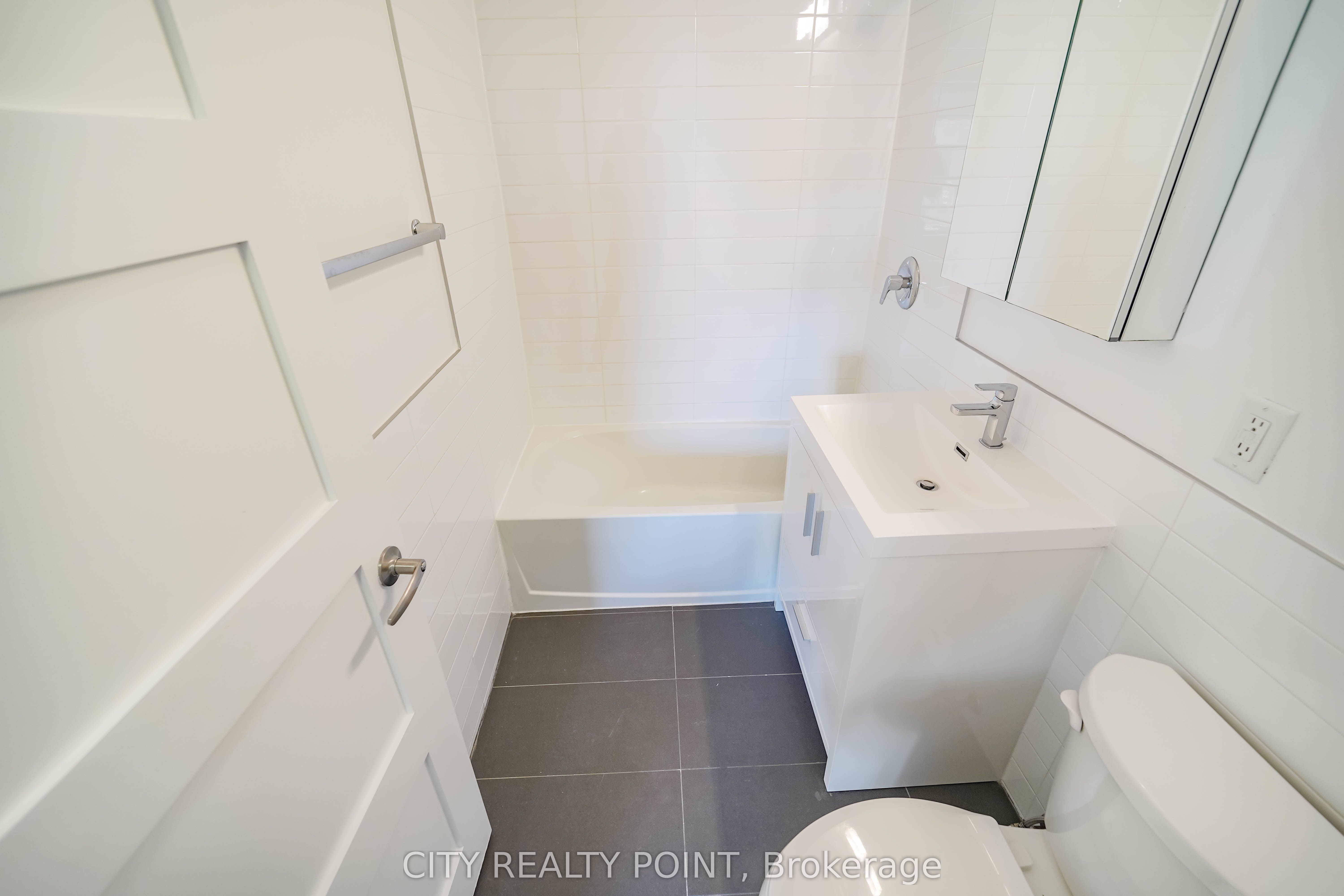 1545 Bathurst Street 202 Property Photo 12