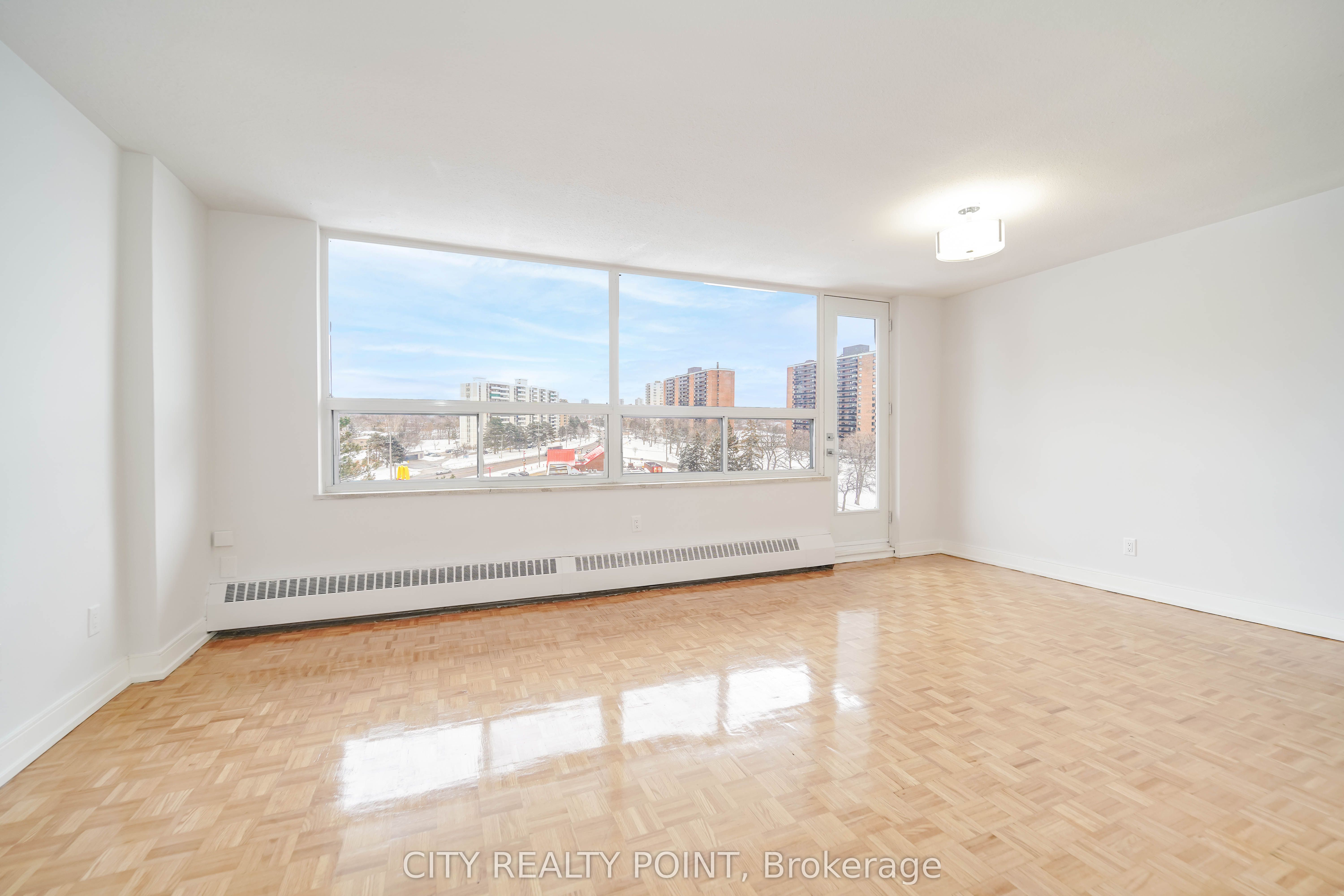6200 Bathurst Street 310 Property Photo 4